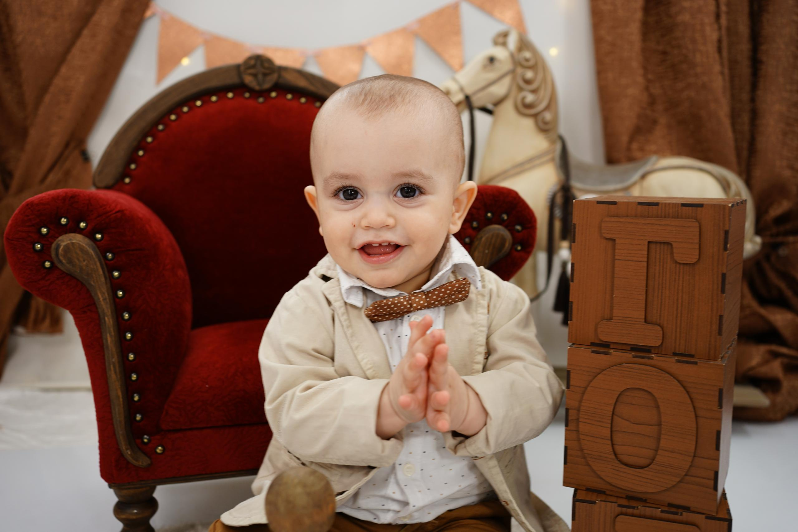 Бордовая зона. Детская Фотостудия ГОДОВАСИКИ в Санкт-Петербурге фотосесия на годик