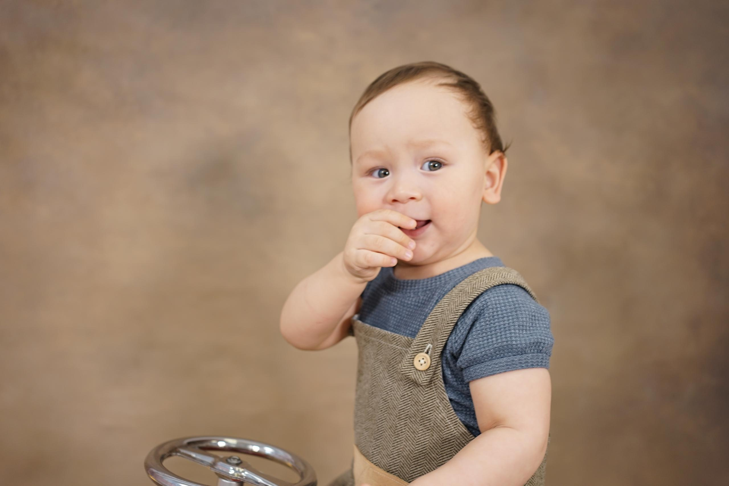 Фотозоны на ХОЛСТЕ. Детская Фотостудия ГОДОВАСИКИ в Санкт-Петербурге фотосесия на годик