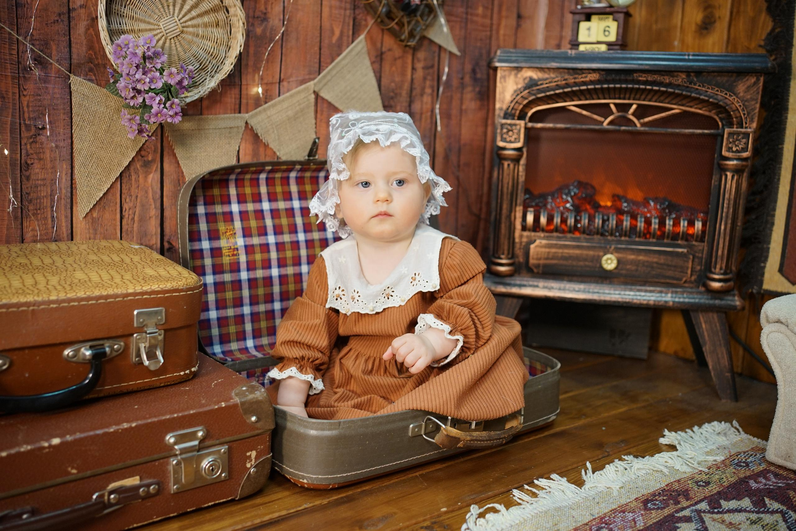 Деревянный Подиум. Детская Фотостудия ГОДОВАСИКИ в Санкт-Петербурге фотосесия на годик