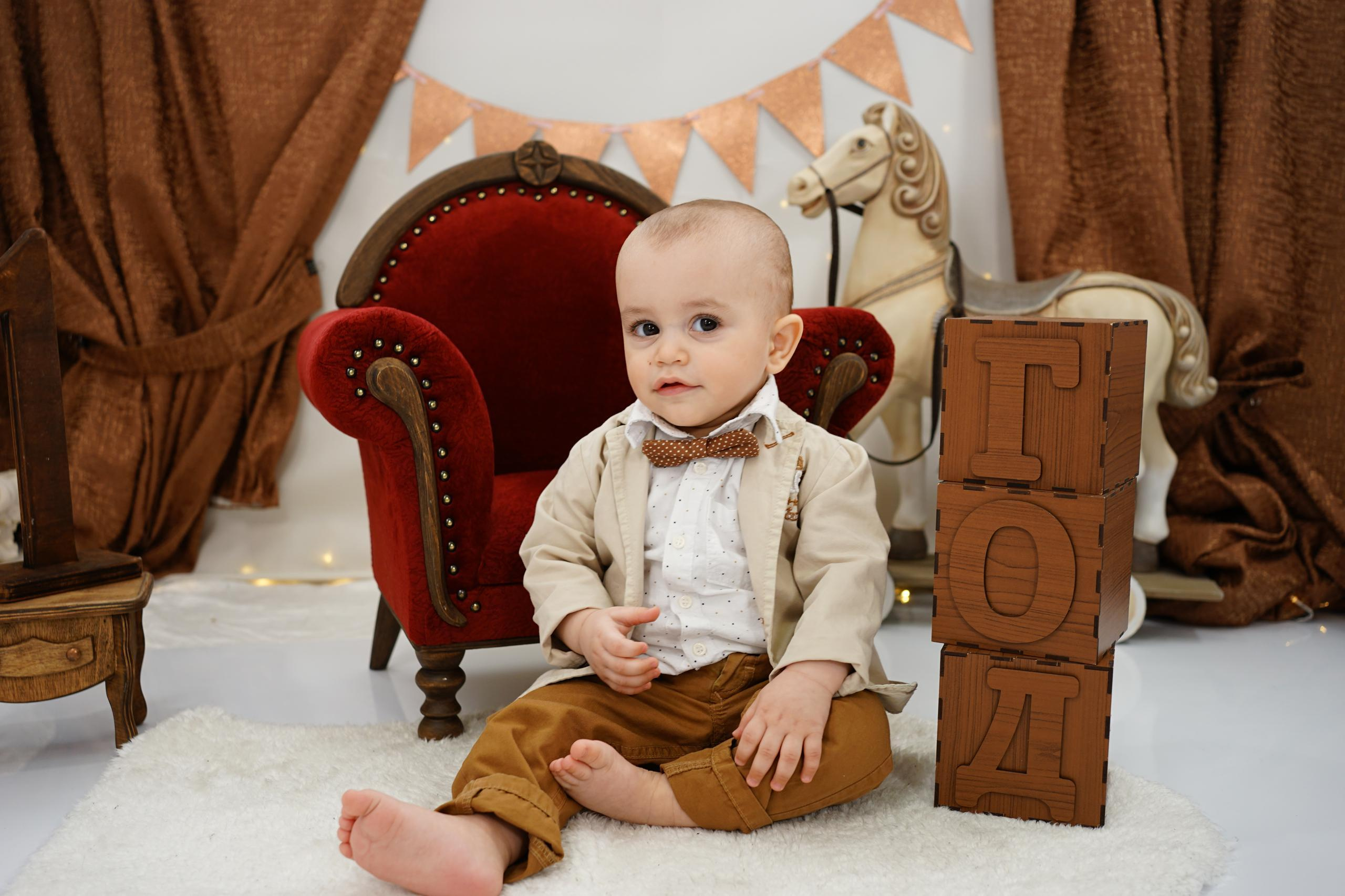 Бордовая зона. Детская Фотостудия ГОДОВАСИКИ в Санкт-Петербурге фотосесия на годик