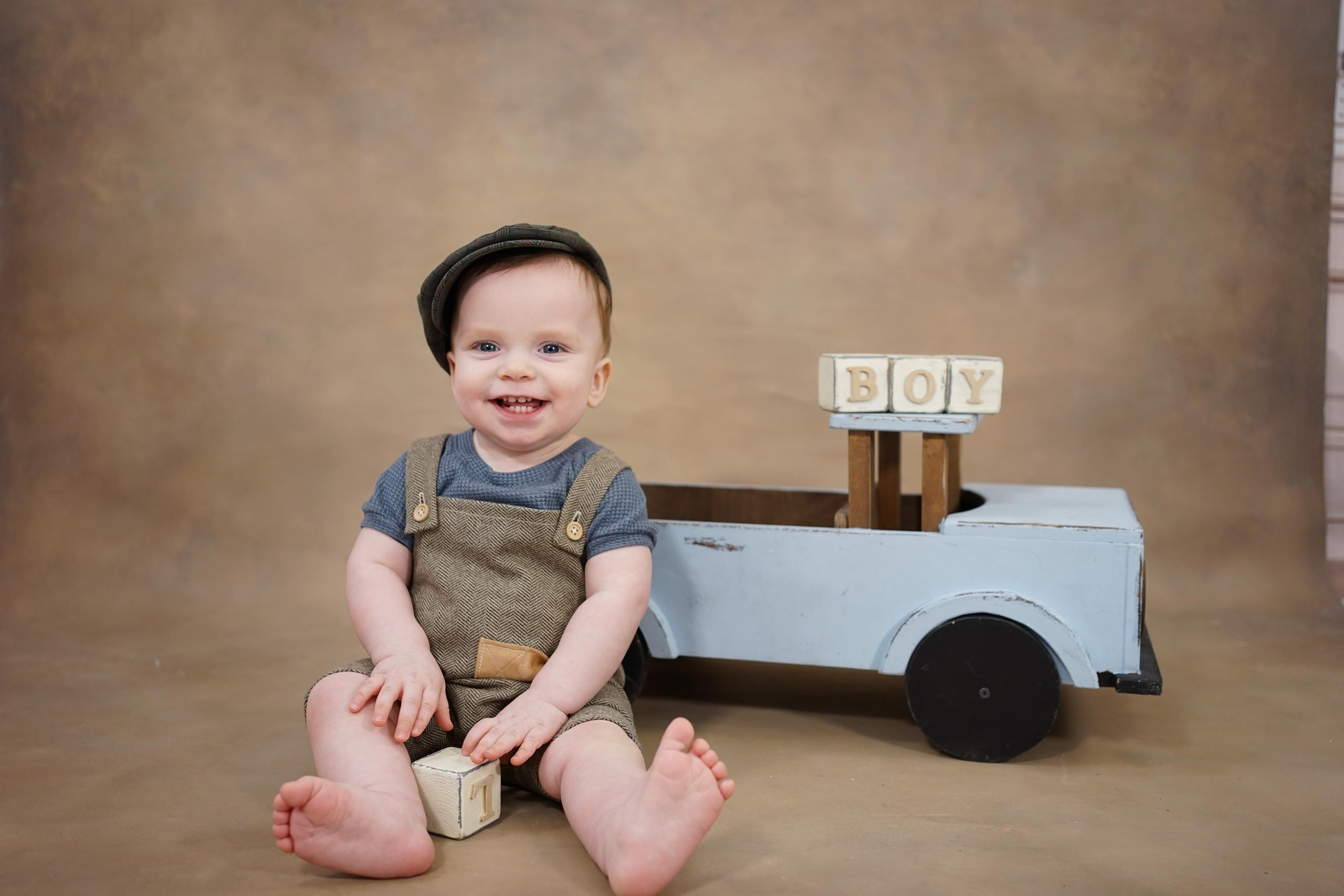 Фотозоны на ХОЛСТЕ. Детская Фотостудия ГОДОВАСИКИ в Санкт-Петербурге фотосесия на годик