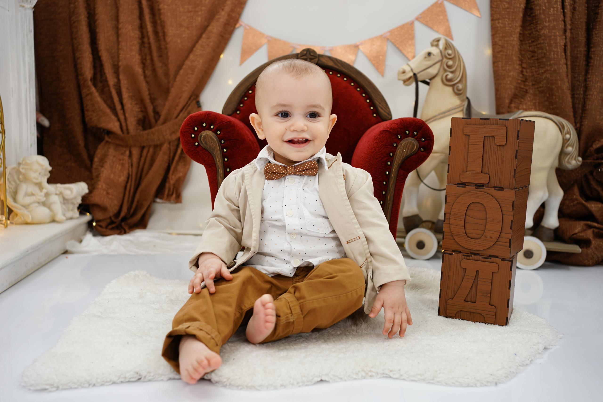 Бордовая зона. Детская Фотостудия ГОДОВАСИКИ в Санкт-Петербурге фотосесия на годик