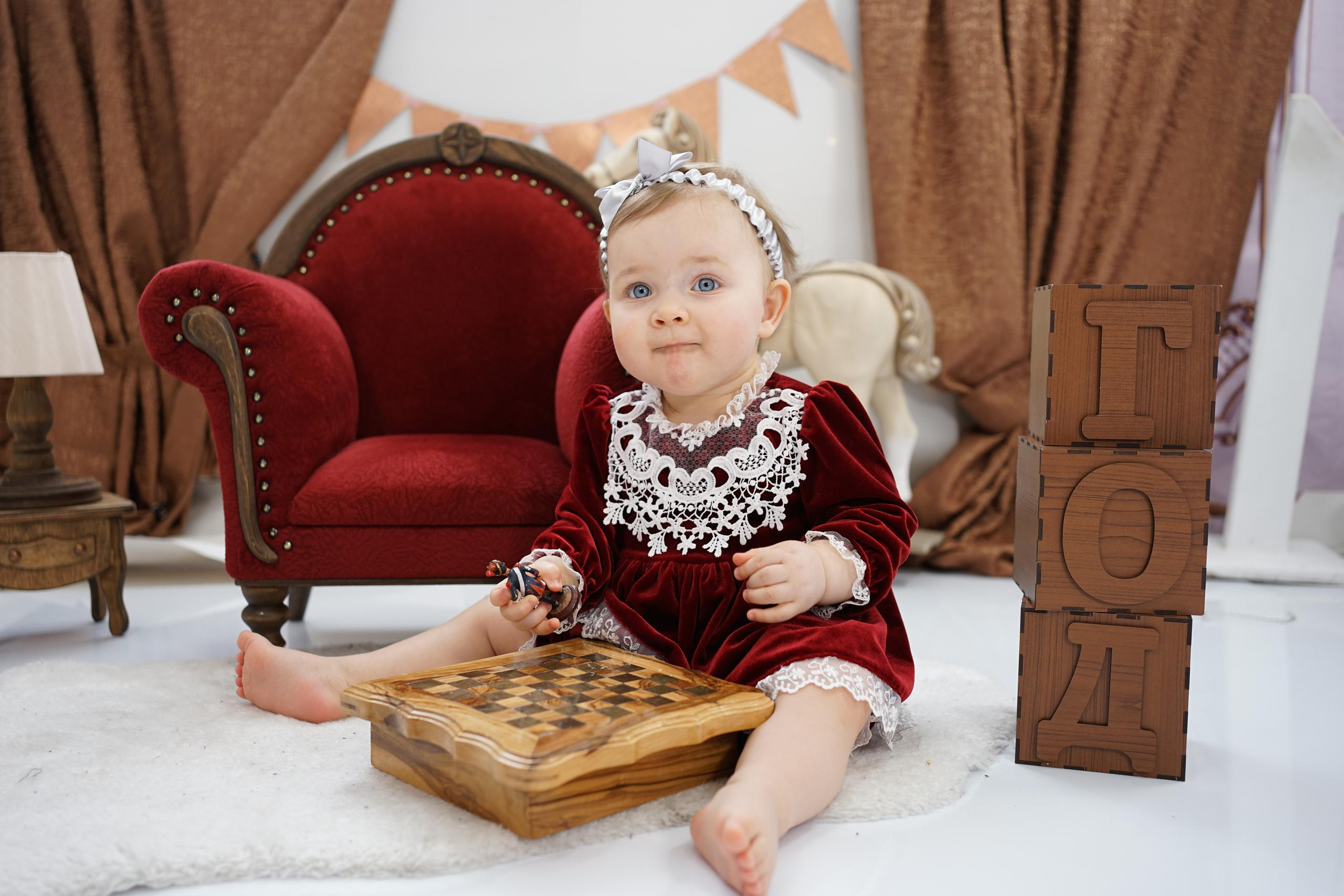 Бордовая зона. Детская Фотостудия ГОДОВАСИКИ в Санкт-Петербурге фотосесия на годик