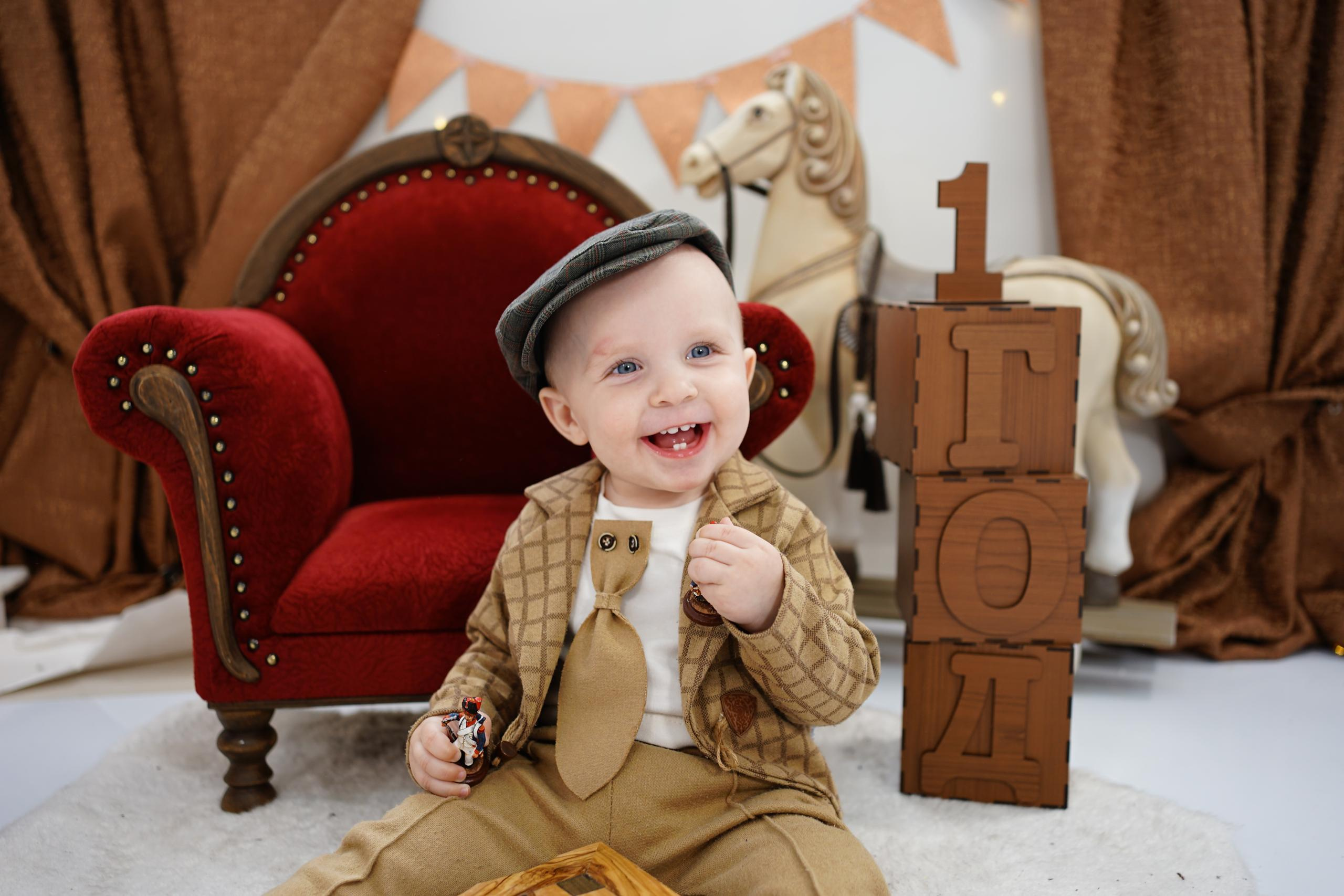 Бордовая зона. Детская Фотостудия ГОДОВАСИКИ в Санкт-Петербурге фотосесия на годик