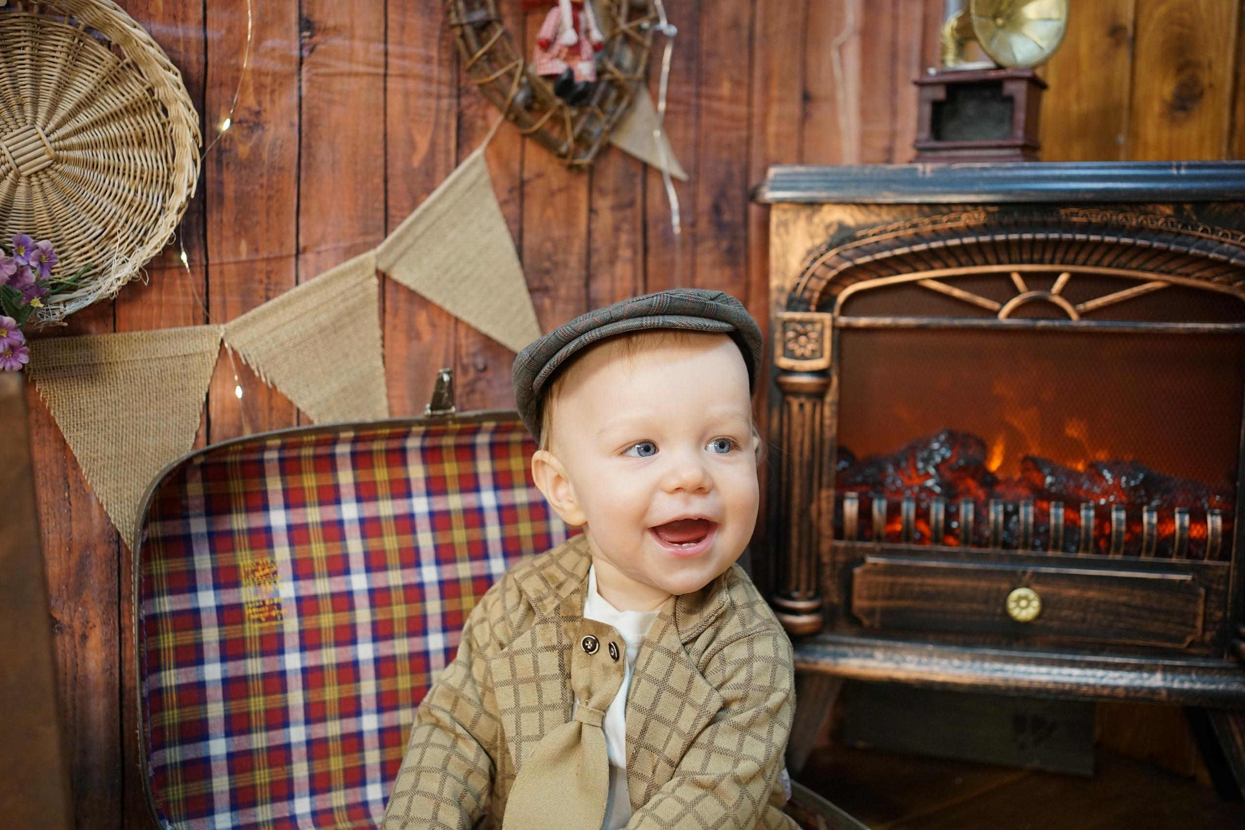 Деревянный Подиум. Детская Фотостудия ГОДОВАСИКИ в Санкт-Петербурге фотосесия на годик