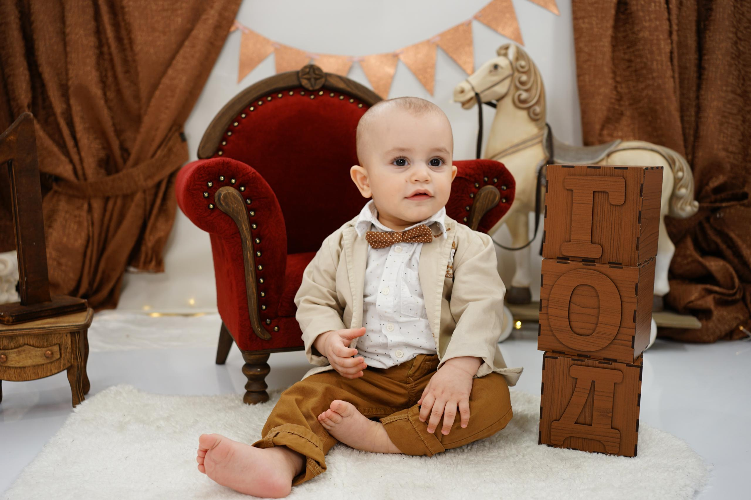 Бордовая зона. Детская Фотостудия ГОДОВАСИКИ в Санкт-Петербурге фотосесия на годик