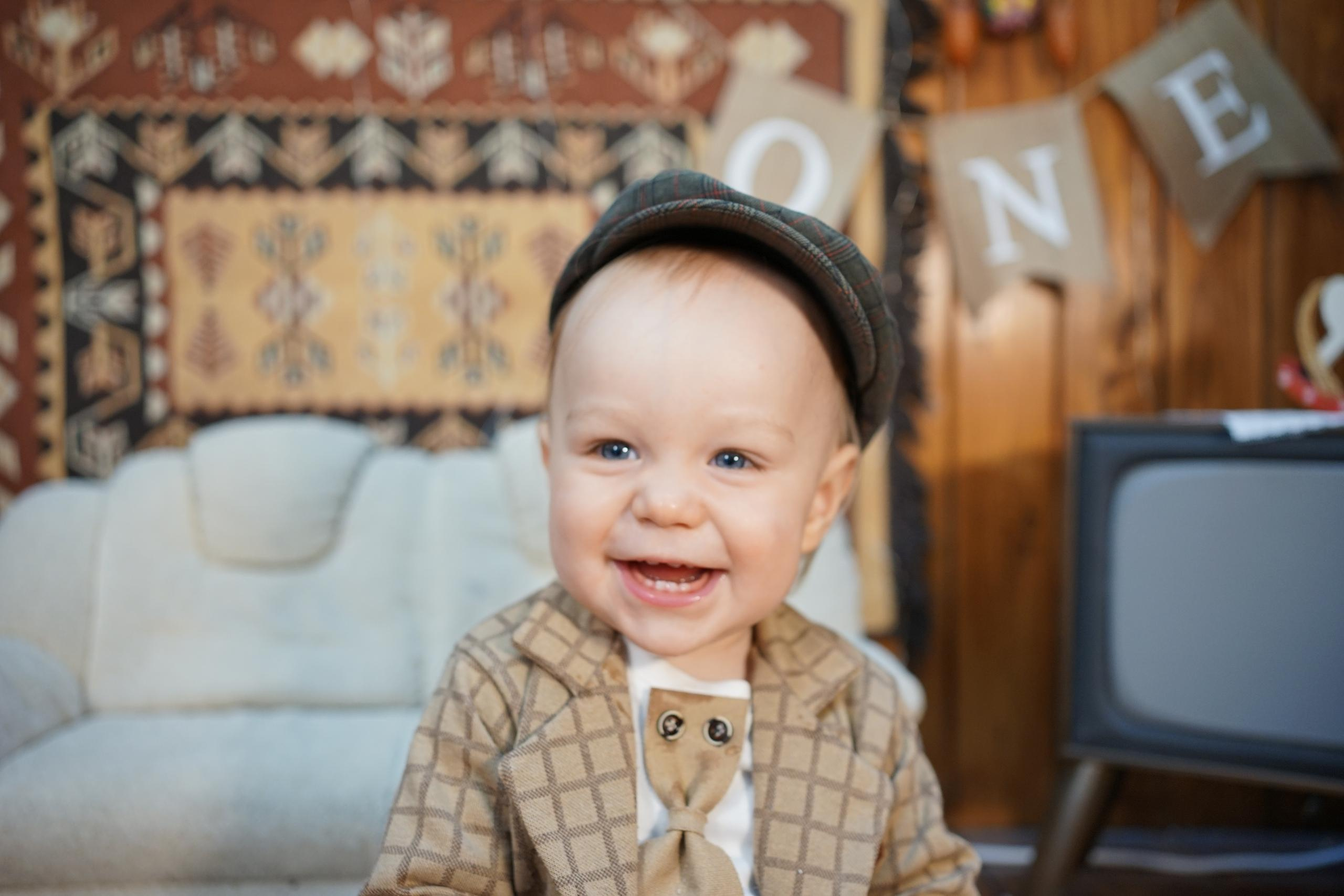 Деревянный Подиум. Детская Фотостудия ГОДОВАСИКИ в Санкт-Петербурге фотосесия на годик