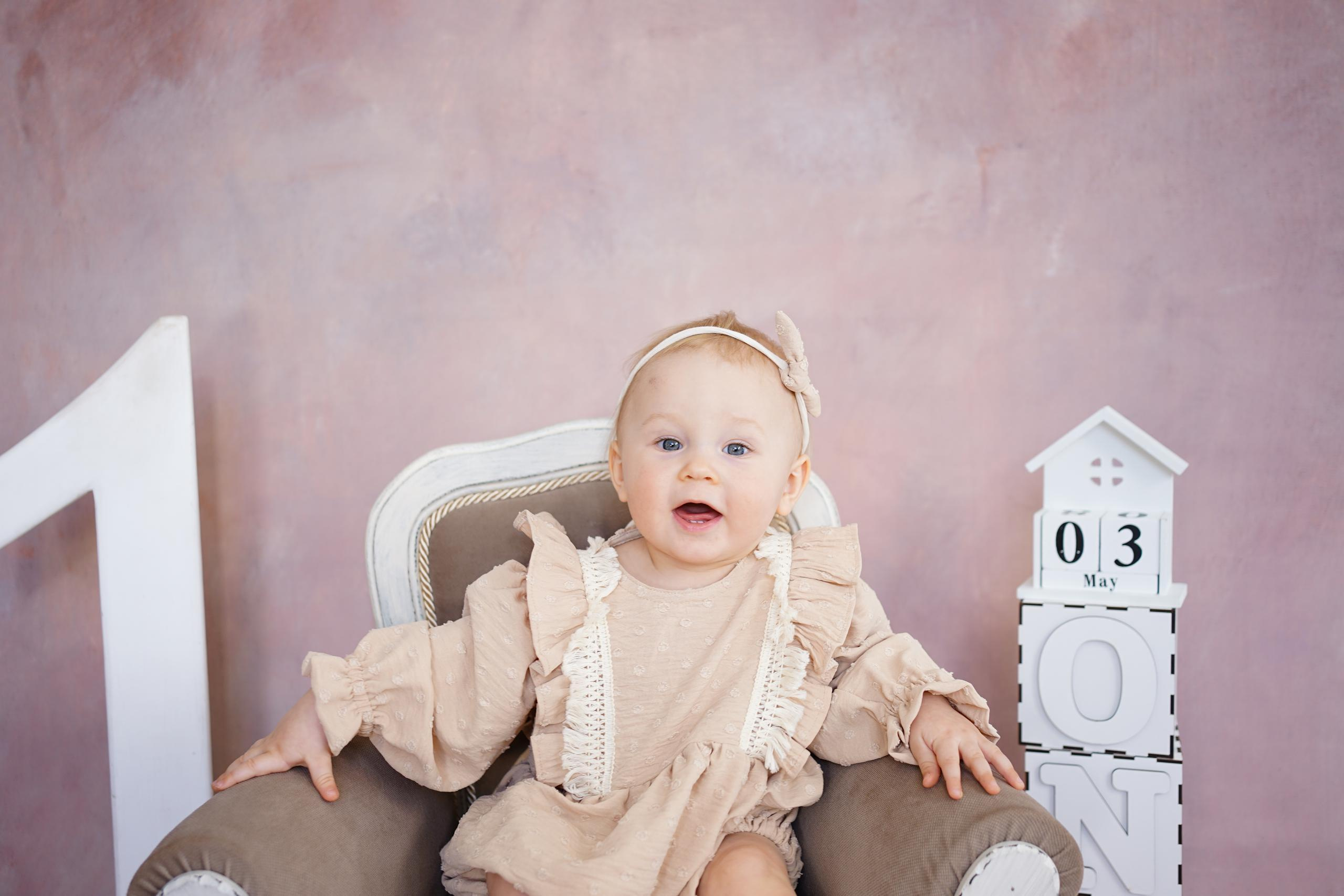 Фотозоны на ХОЛСТЕ. Детская Фотостудия ГОДОВАСИКИ в Санкт-Петербурге фотосесия на годик