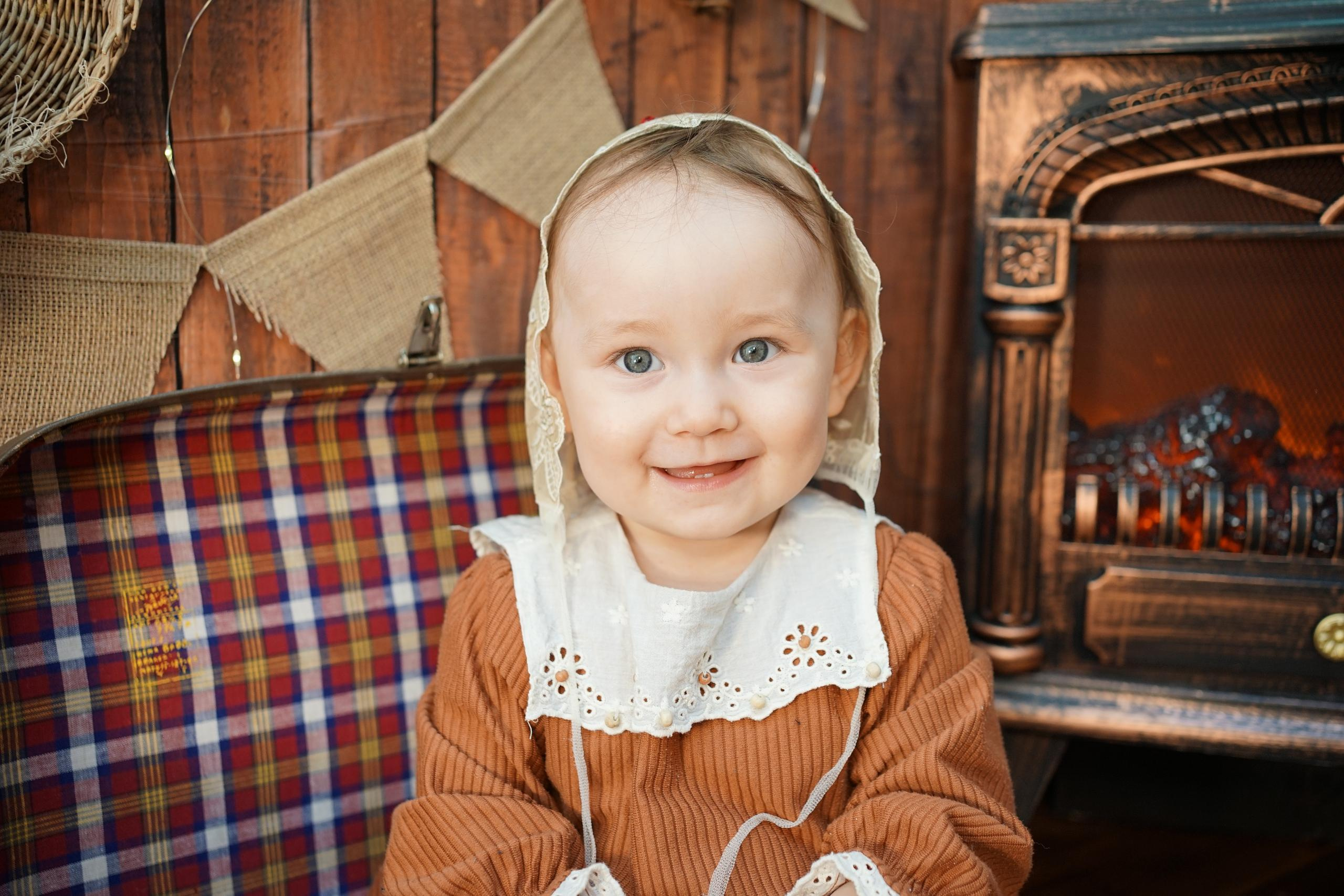 Деревянный Подиум. Детская Фотостудия ГОДОВАСИКИ в Санкт-Петербурге фотосесия на годик