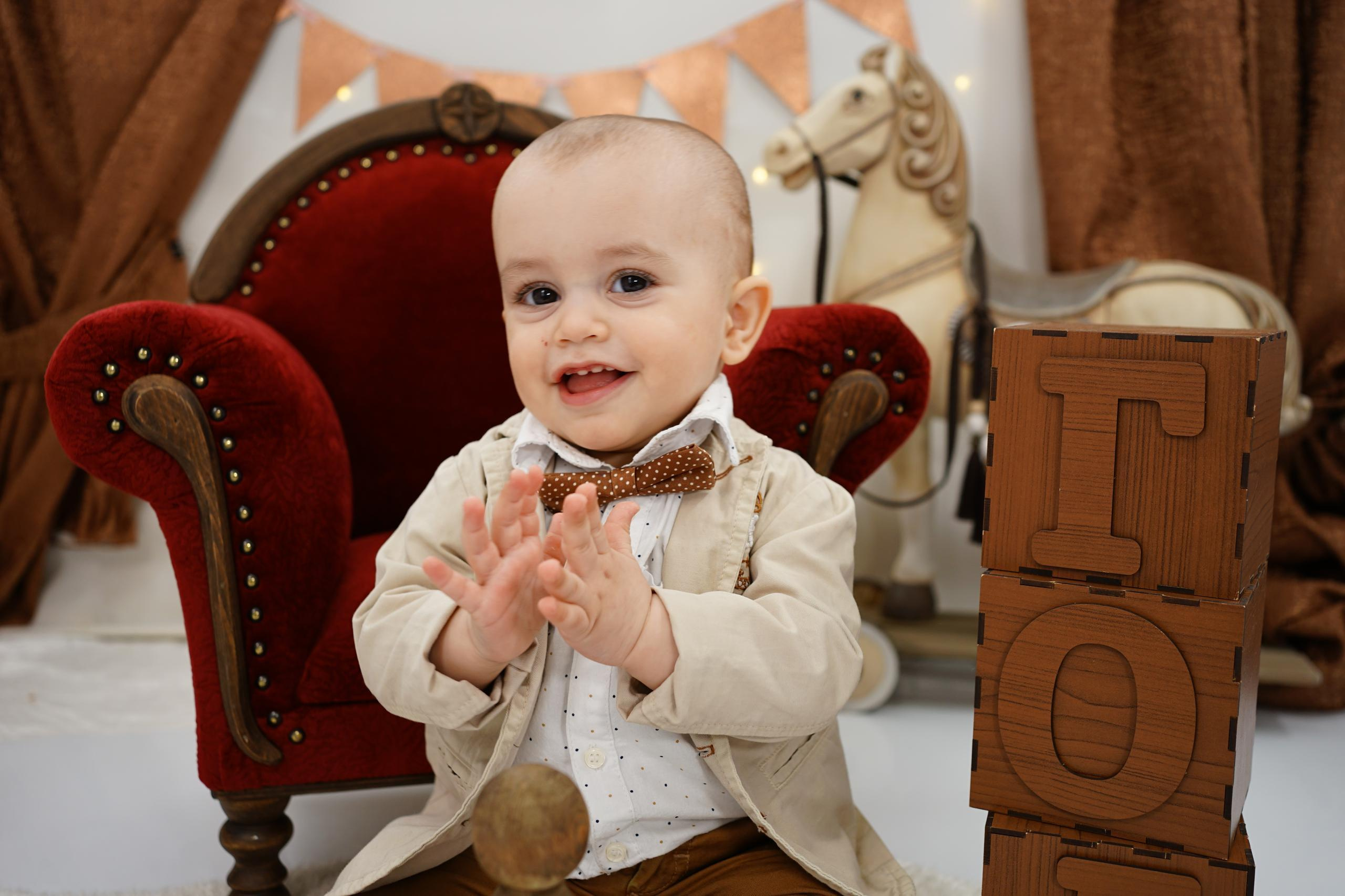 Бордовая зона. Детская Фотостудия ГОДОВАСИКИ в Санкт-Петербурге фотосесия на годик