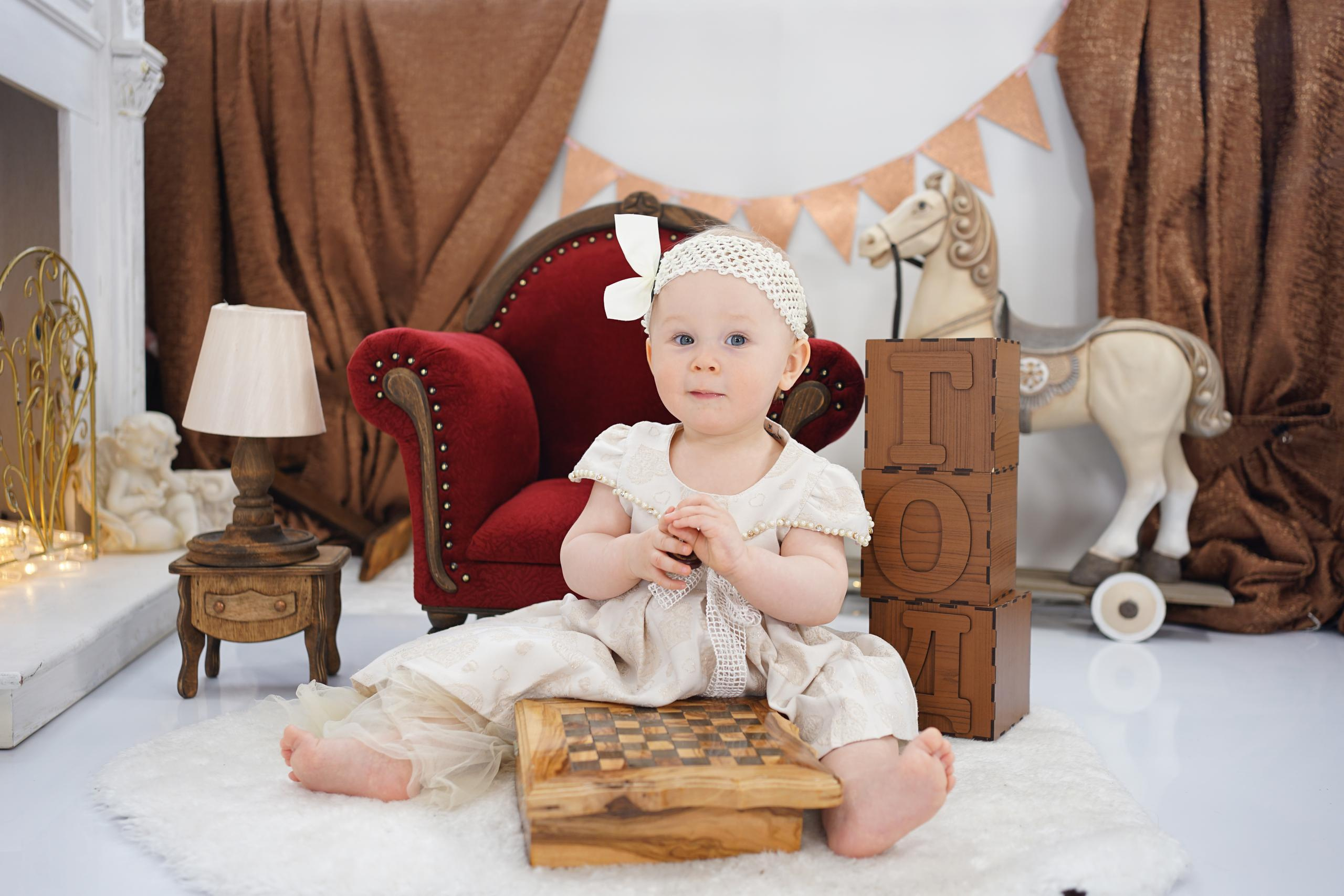 Бордовая зона. Детская Фотостудия ГОДОВАСИКИ в Санкт-Петербурге фотосесия на годик