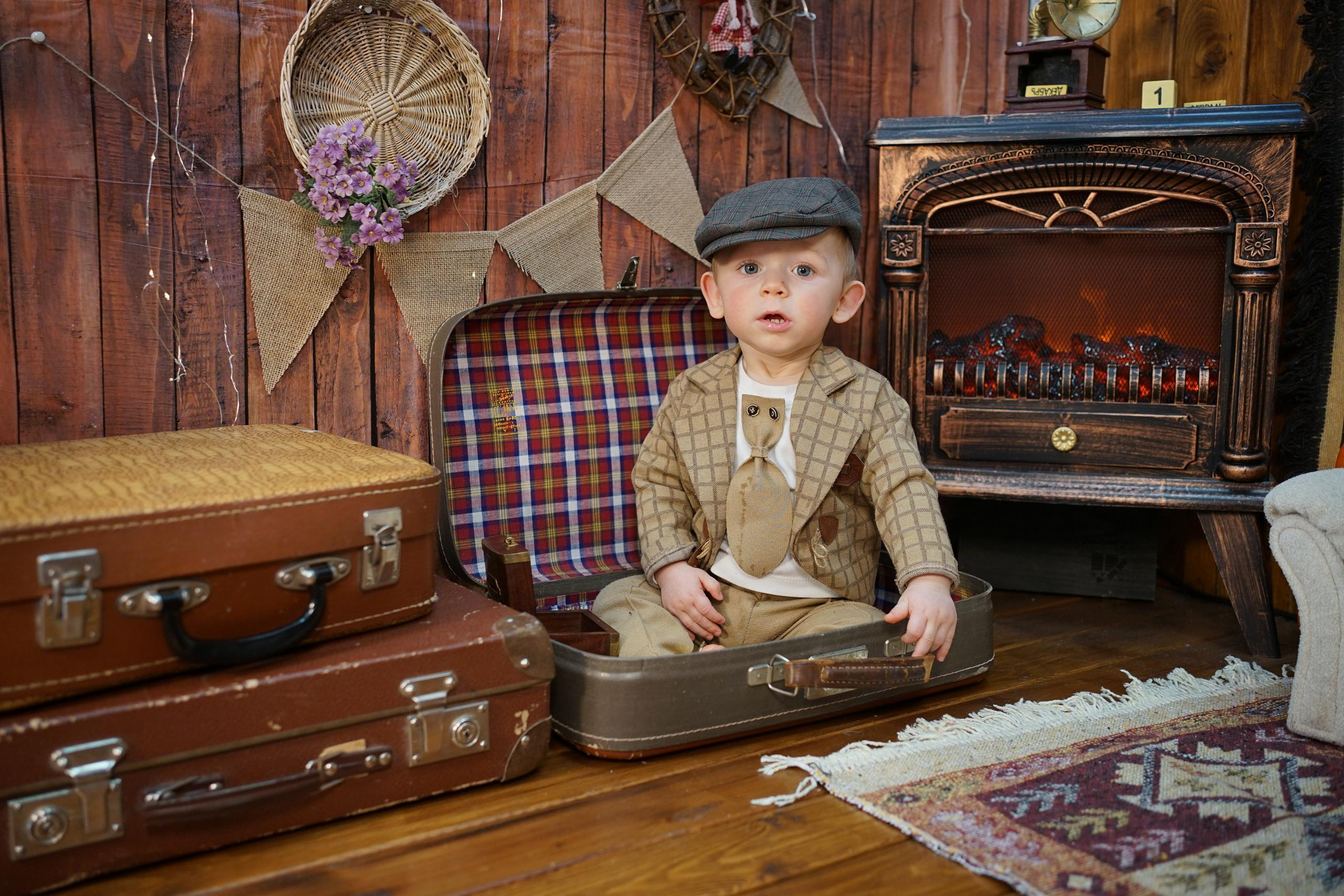 Деревянный Подиум. Детская Фотостудия ГОДОВАСИКИ в Санкт-Петербурге фотосесия на годик