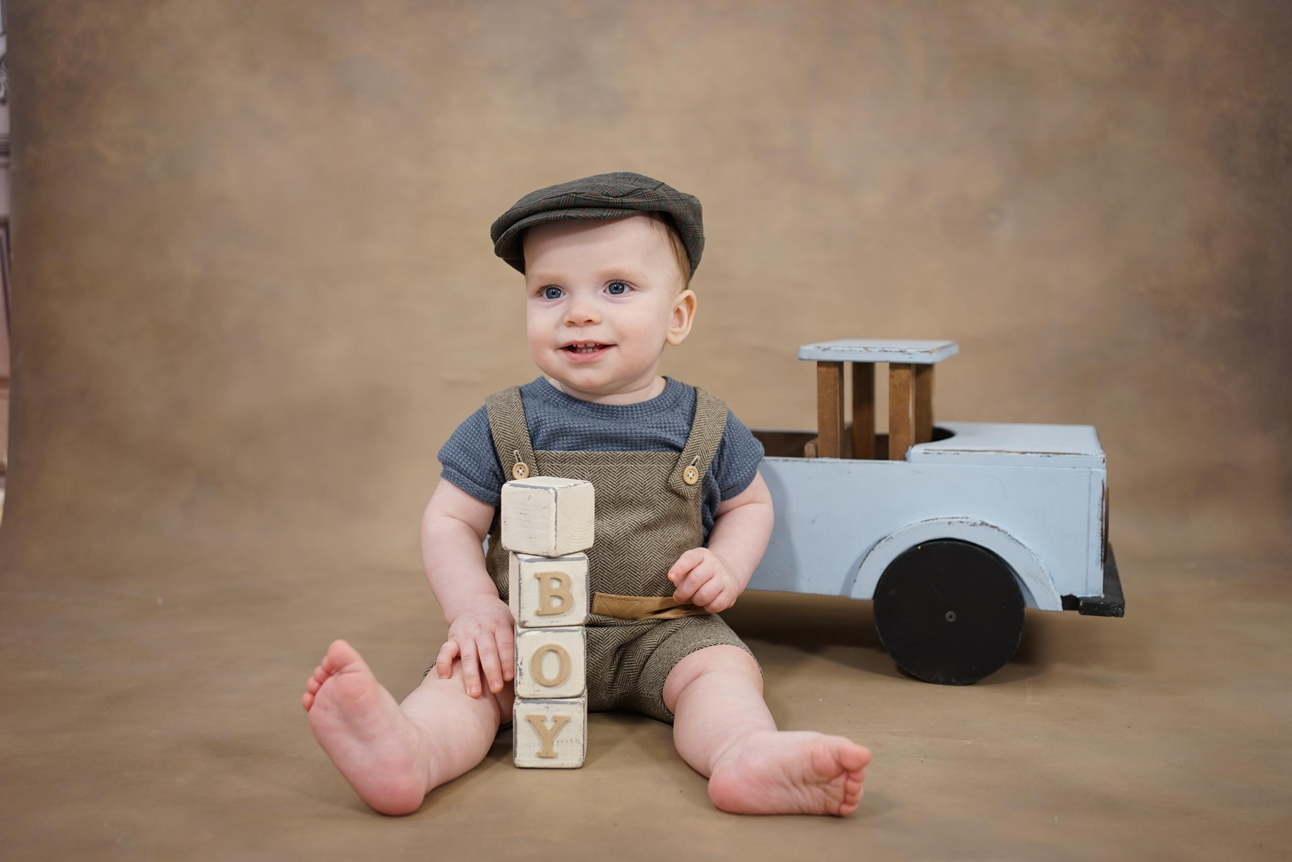 Фотозоны на ХОЛСТЕ. Детская Фотостудия ГОДОВАСИКИ в Санкт-Петербурге фотосесия на годик