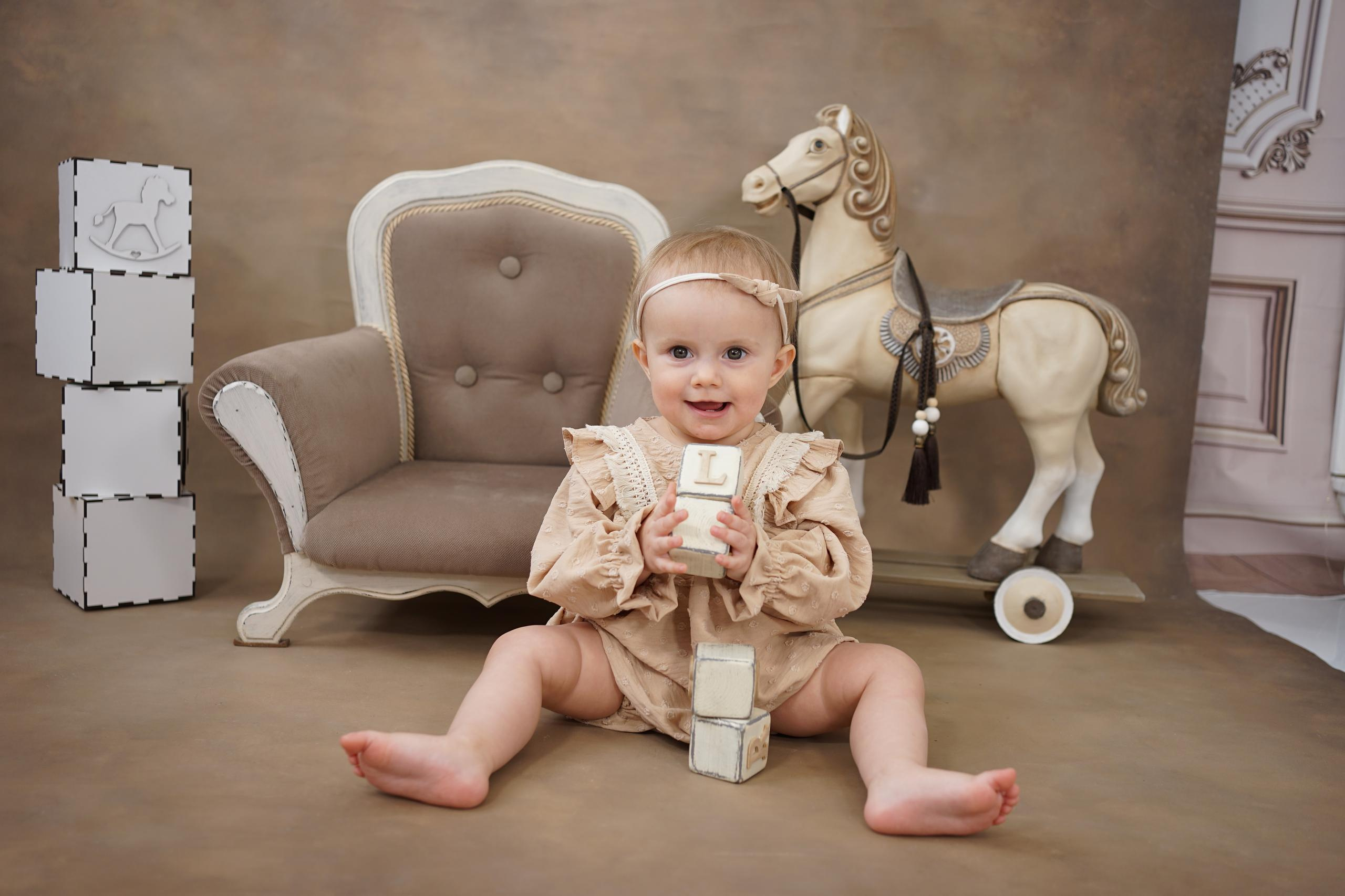 Фотозоны на ХОЛСТЕ. Детская Фотостудия ГОДОВАСИКИ в Санкт-Петербурге фотосесия на годик