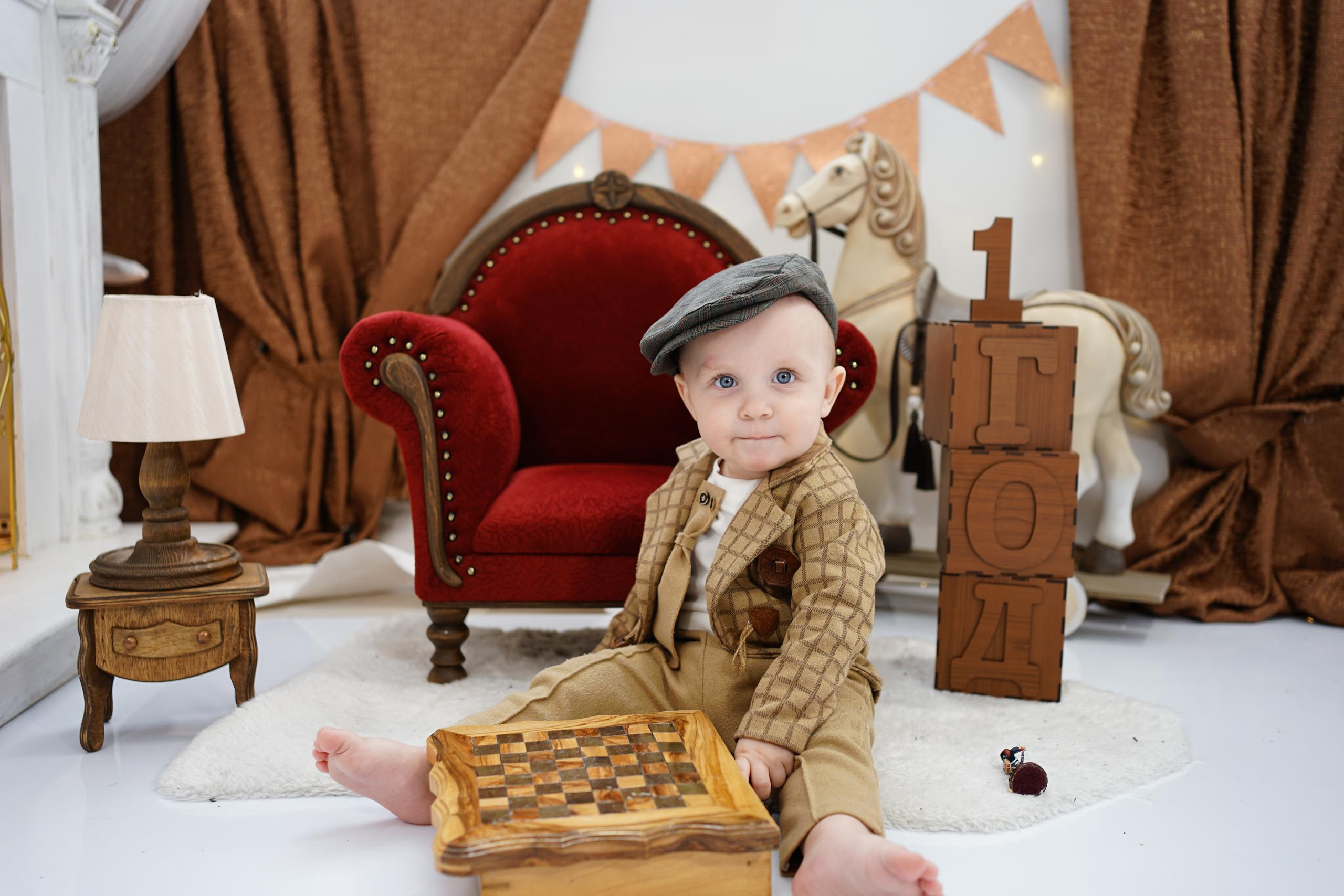 Бордовая зона. Детская Фотостудия ГОДОВАСИКИ в Санкт-Петербурге фотосесия на годик