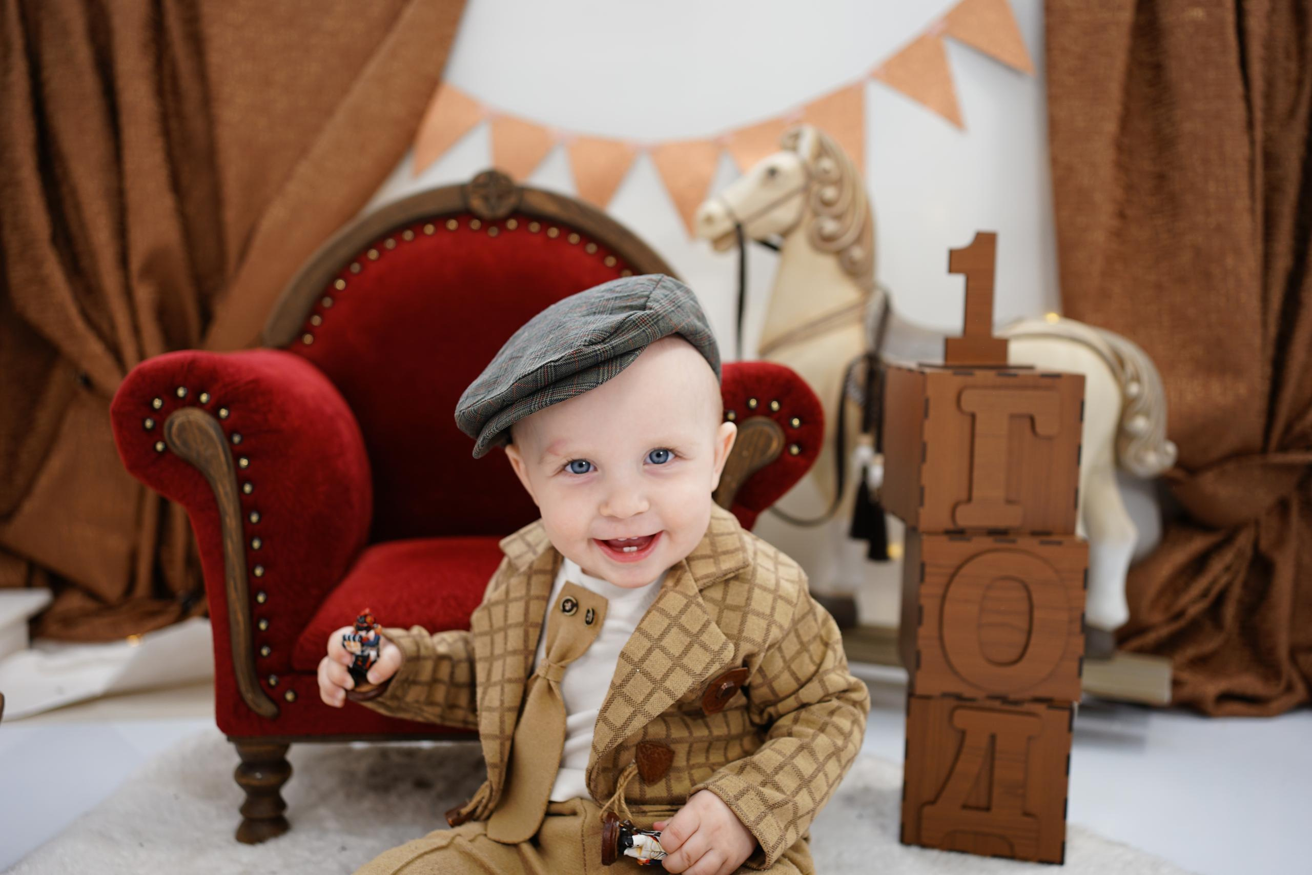 Бордовая зона. Детская Фотостудия ГОДОВАСИКИ в Санкт-Петербурге фотосесия на годик