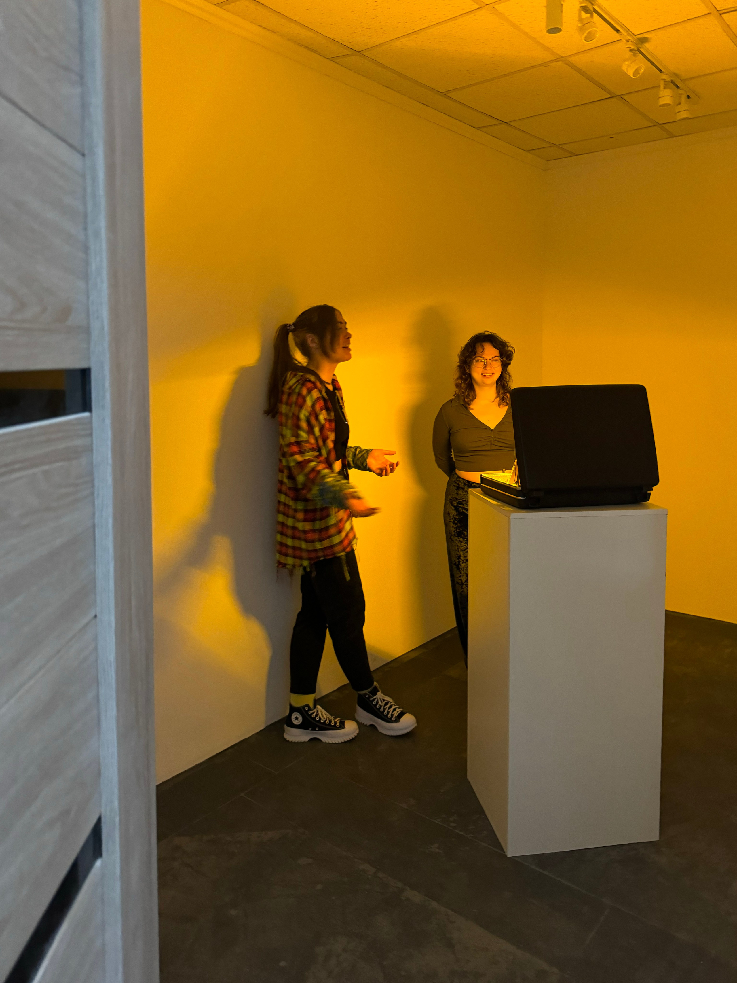 1:1, персональная выставка Виктора Жуковского, 7-22.06.2025, пространство пробел, Ростов-на-Дону. Лера Круглова