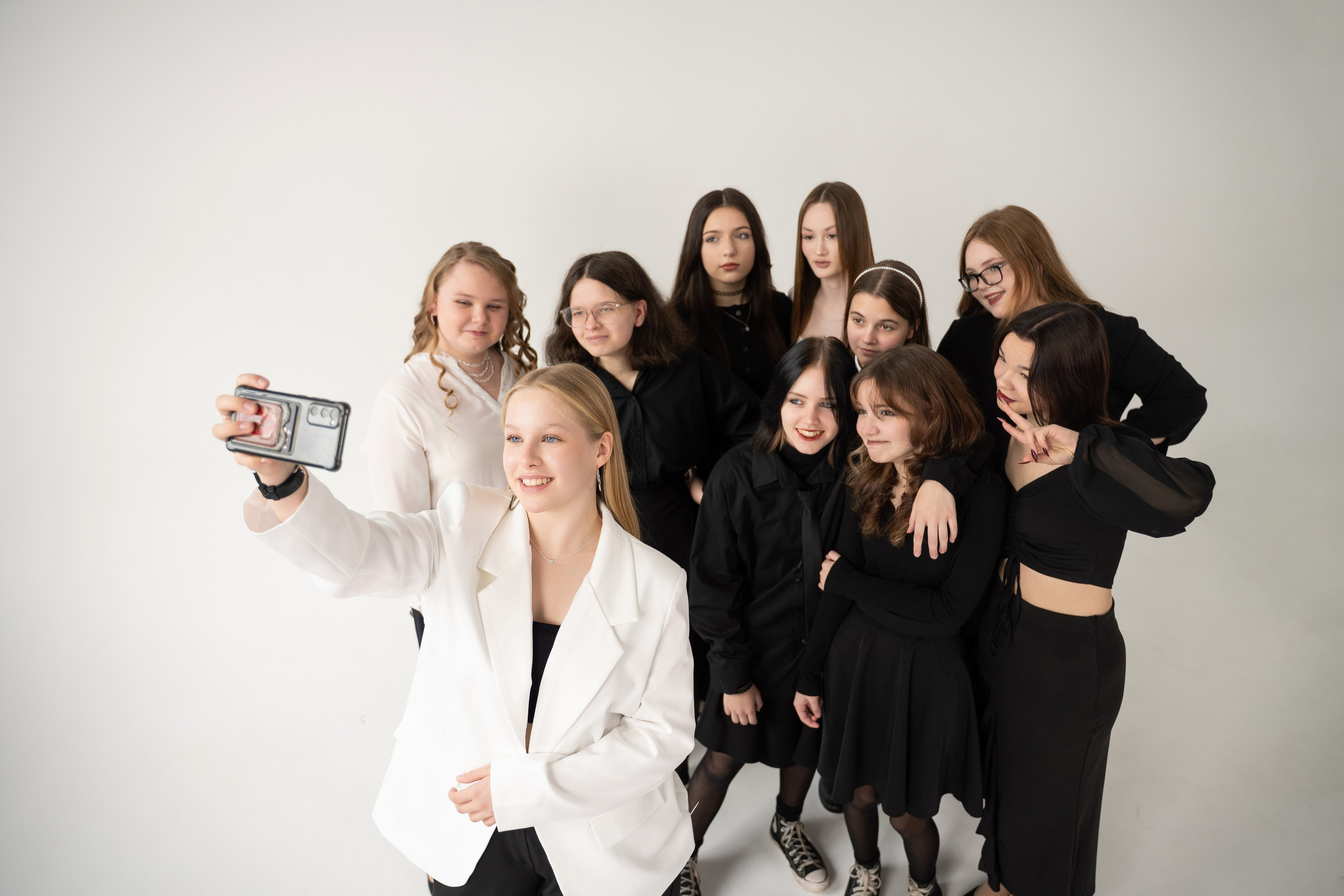 ВЫПУСКНИКИ 9 КЛАСС. МАРГАРИТА КУДРЯШОВА СВАДЕБНЫЙ И СЕМЕЙНЫЙ ФОТОГРАФ ТВЕРЬ МОСКВА