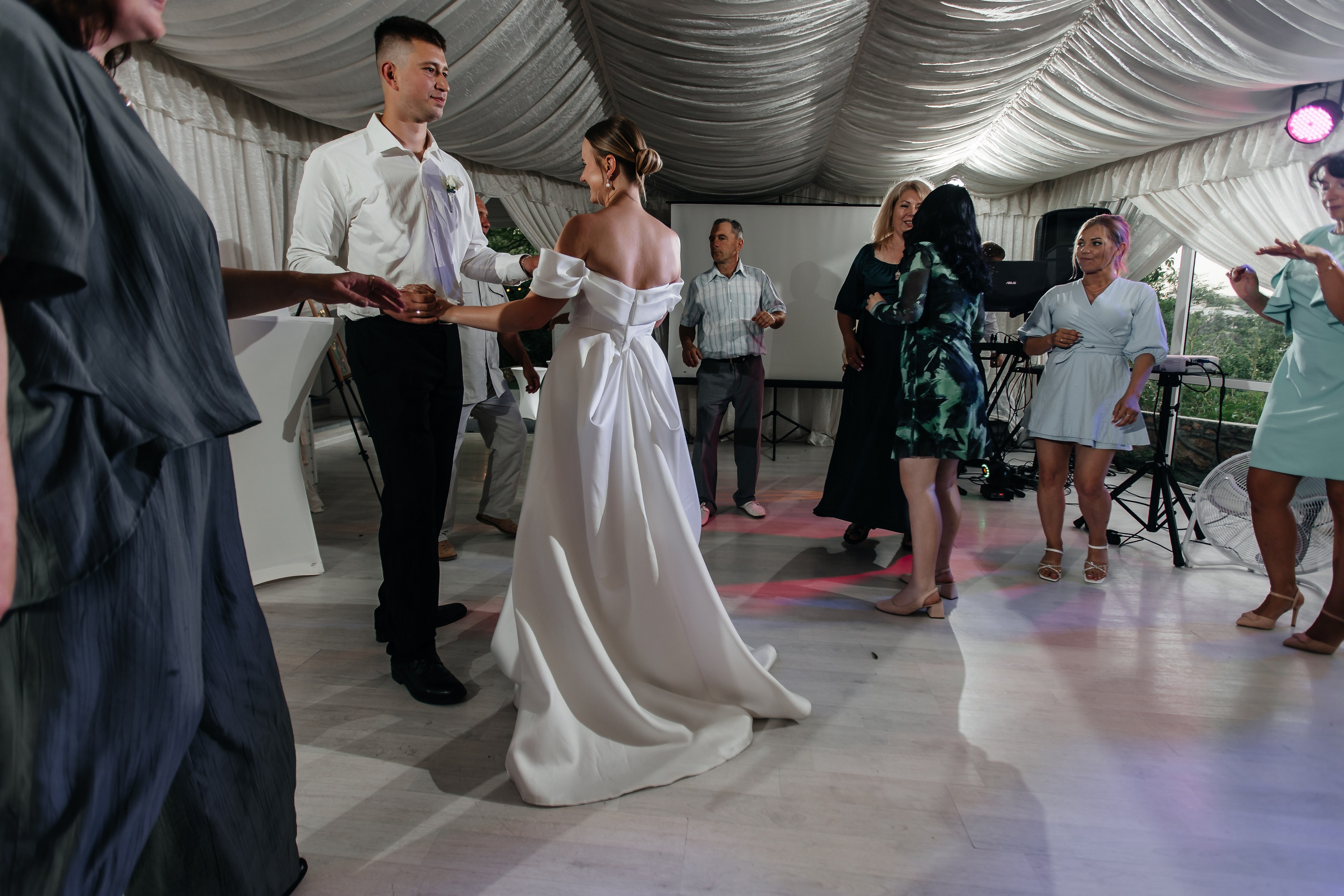 Анонс свадьбы Юлии и Игоря. Городская лавстори в Севастополе. Свадебный фотограф в Крыму и Севастополе Ольга Баскакова