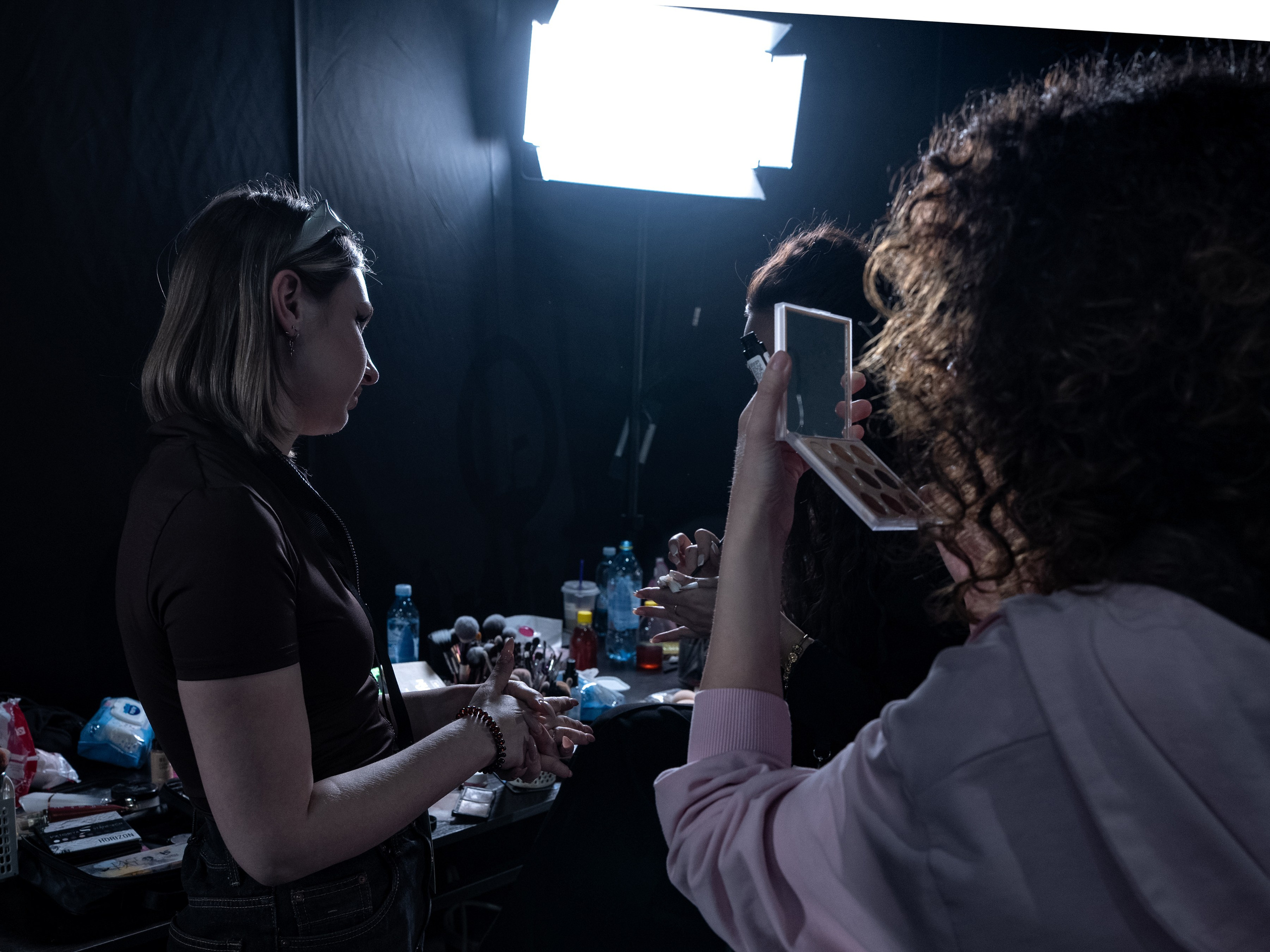 Visa Fashion Week Almaty Pre-Fall 2026 April Backstage Day 2. Сайт Алматинского НЮ АРТ, будуар и фэшн фотографа Дениса Карпенко