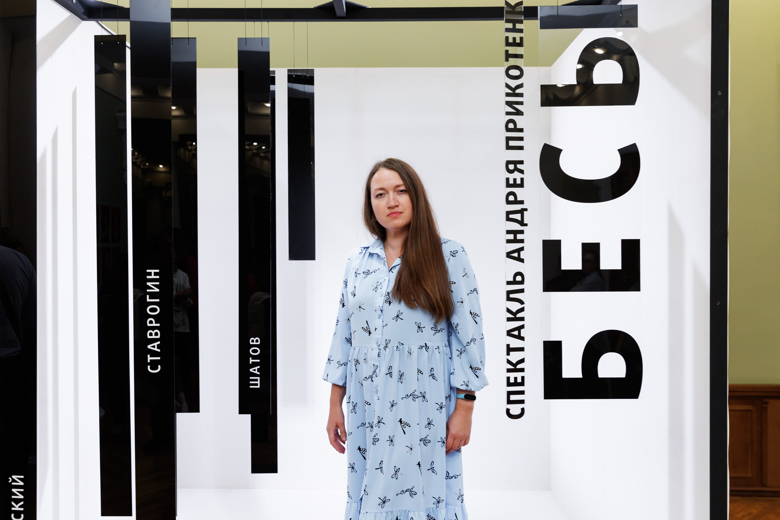 Красный факел — фотозона перед премьерой спектакля. Фотограф Новосибирск — Наталья Гресь