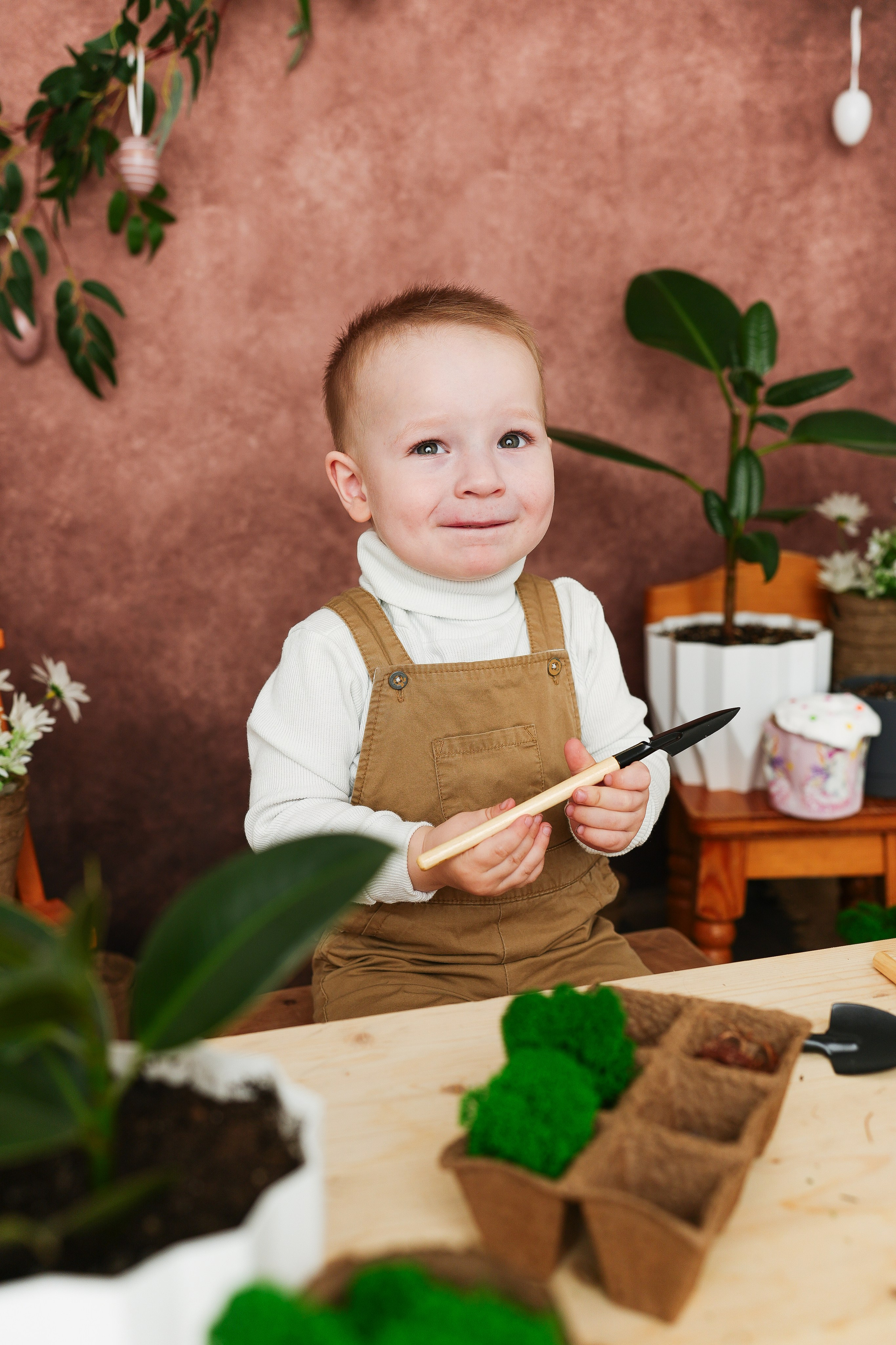 Маленький садовод. Фотограф новорожденных и детский фотограф в Екатеринбурге Ксени