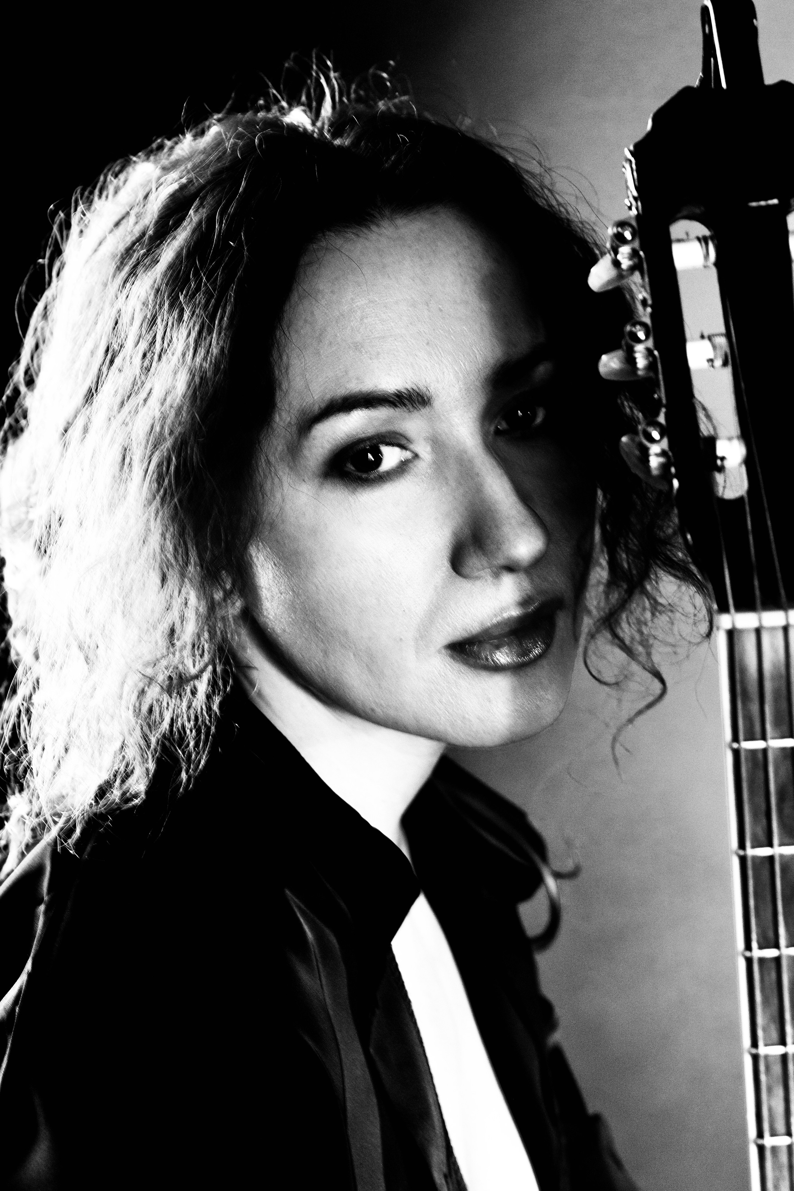 Анастасия. Грустит гитара