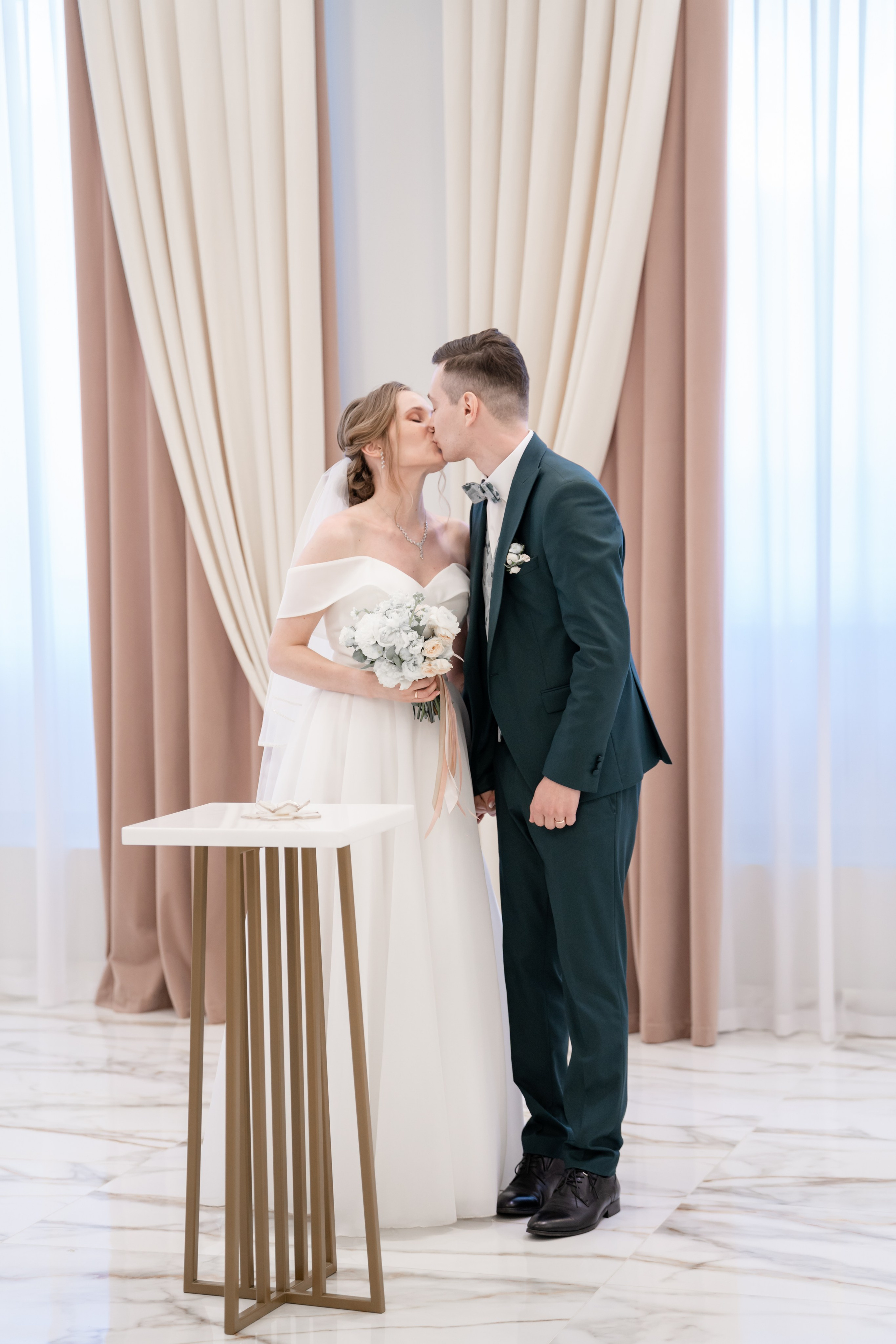 Настя и Кирилл. День свадьбы. Репортажный и интерьерный фотограф Александра Солдатова