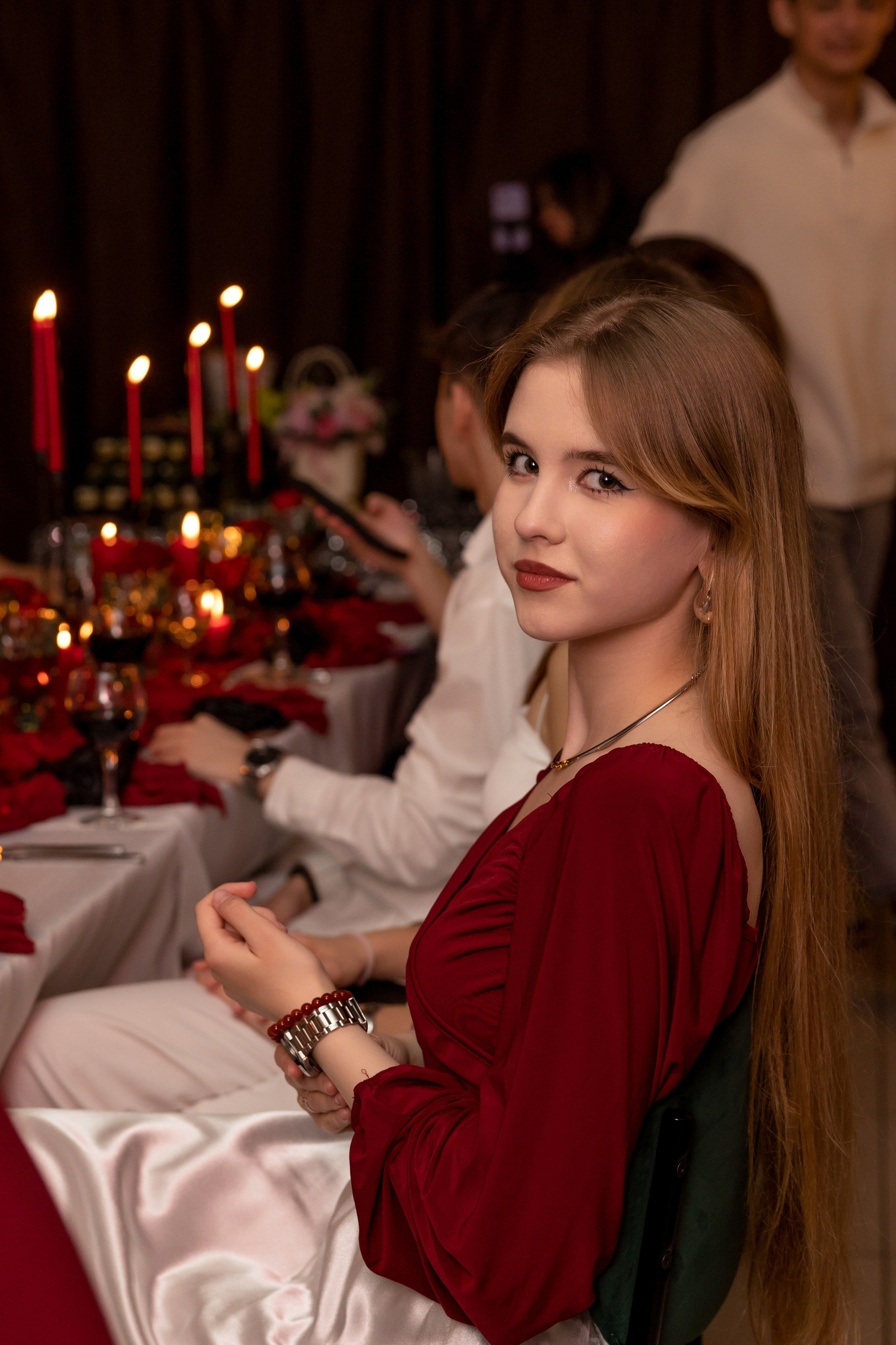 День рождение Марии, иммерсивный ужин. Семейный и женский фотограф, стильный репортаж в г. Новосибирск