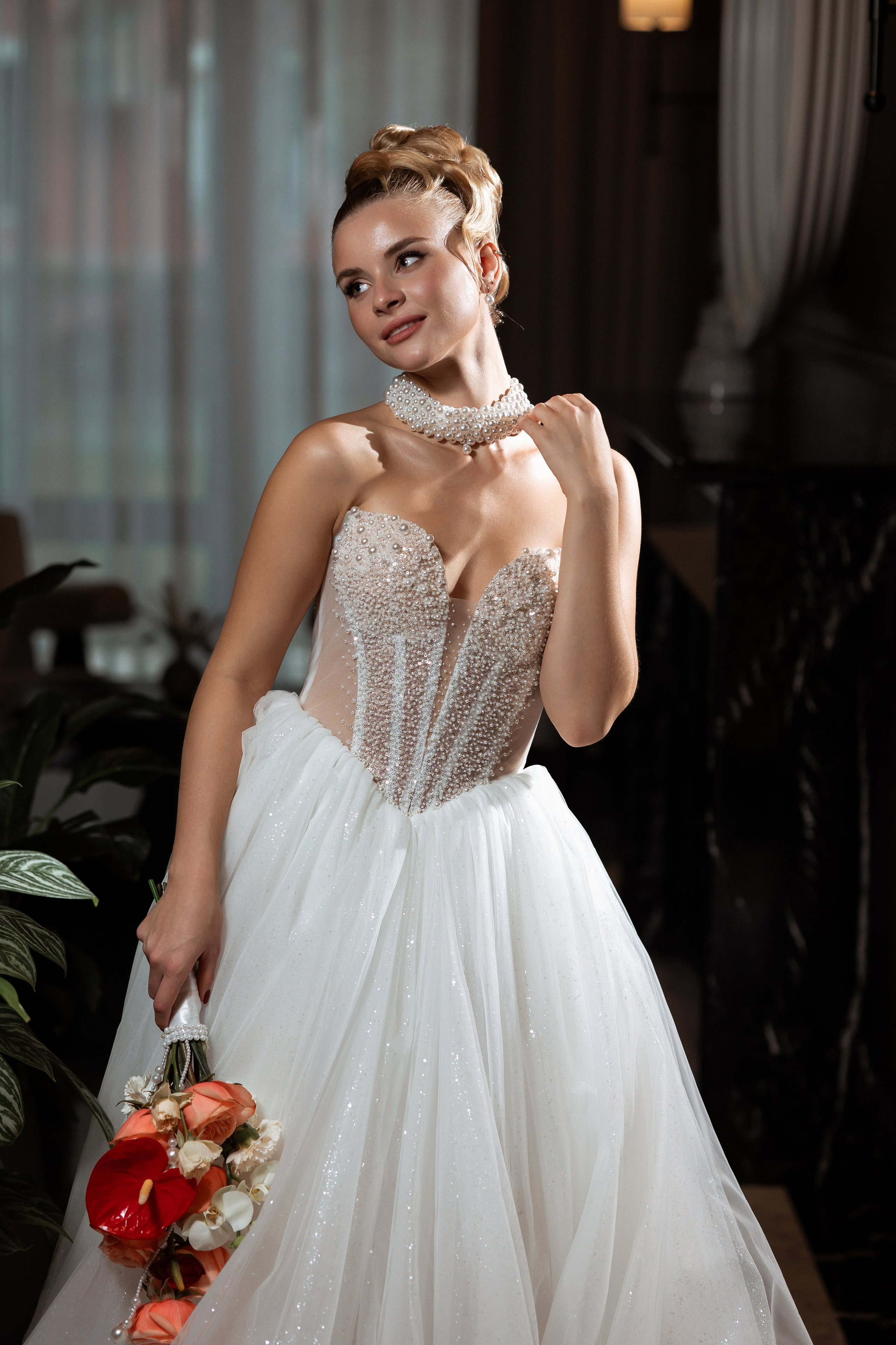 Локация отель Акрон платья салон Свадебный Мир модель Арина. Свадебный и семейный фотограф Татьяна Ласкина в Великом Новгороде