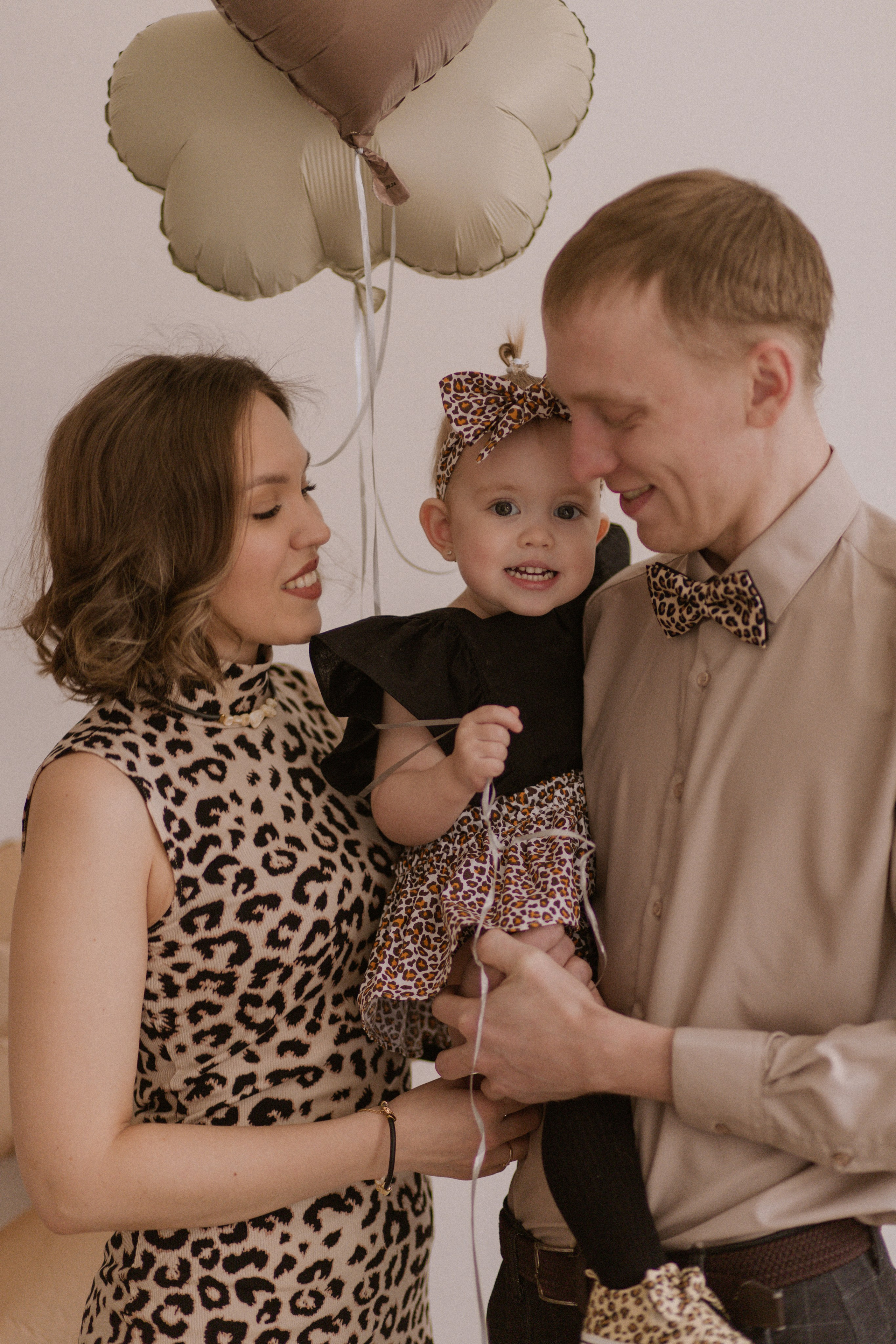 Олеся, Есения и Артём. Главная