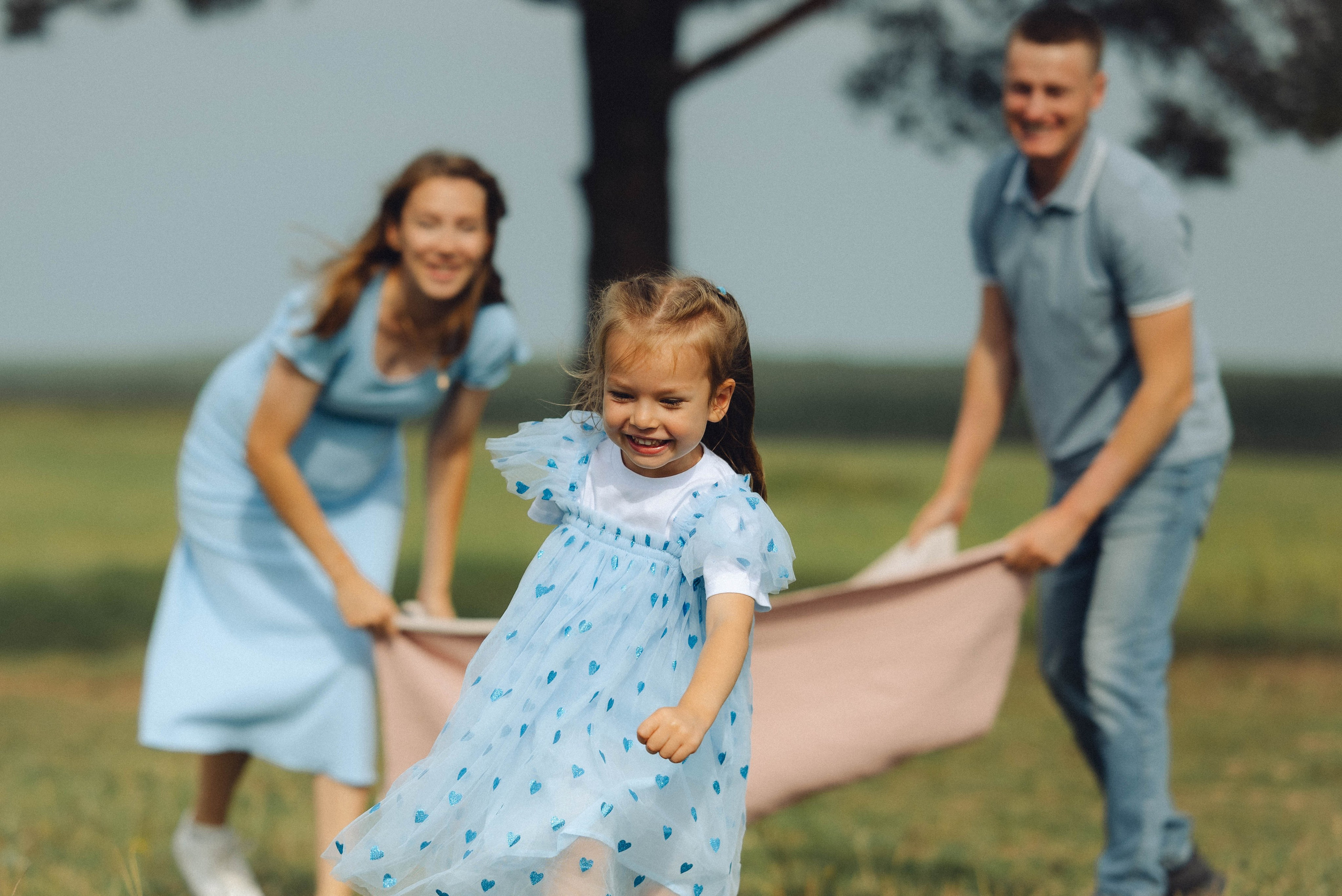 У дерева. Портретный и семейный фотограф в Екатеринбурге Мишина Татьяна