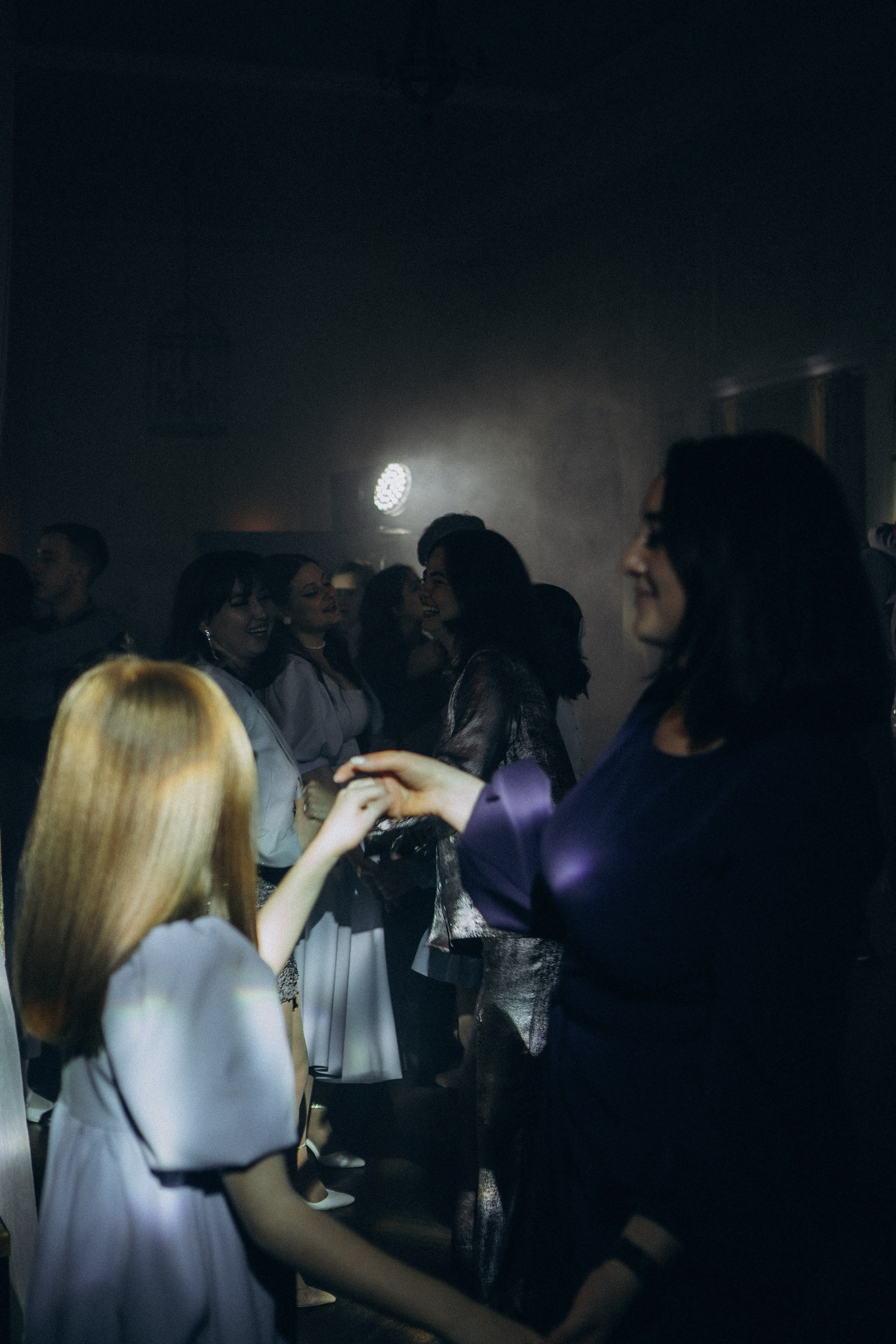 СВАДЕБНАЯ СЬЕМКА СБОРОВ В ОТЕЛЕ И ВЫЕЗД НА ЦЕРЕМОНИЮ (СНЯТО В СИБИРЕ В НИЖНЕВАРТОВСКЕ). Профессиональный фотограф, Санкт-Петербург — Виктория Богомолова