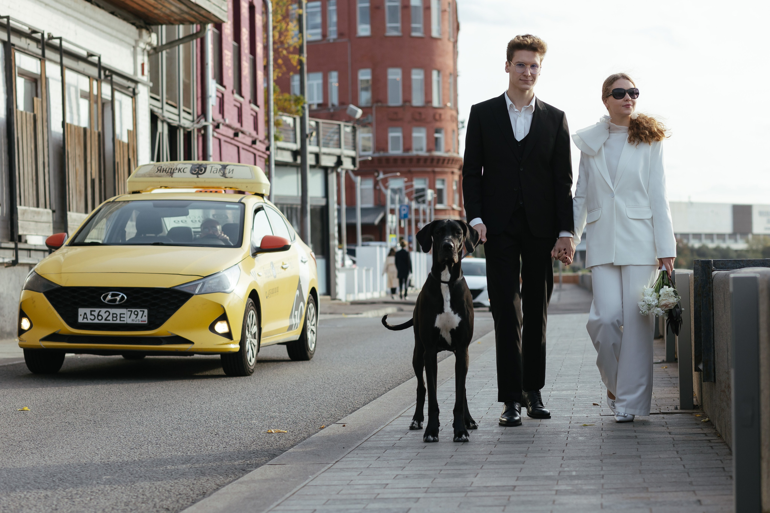 Таня и Егор. Городская прогулка. Свадебный фотограф Калуга Москва Диана Румянцева