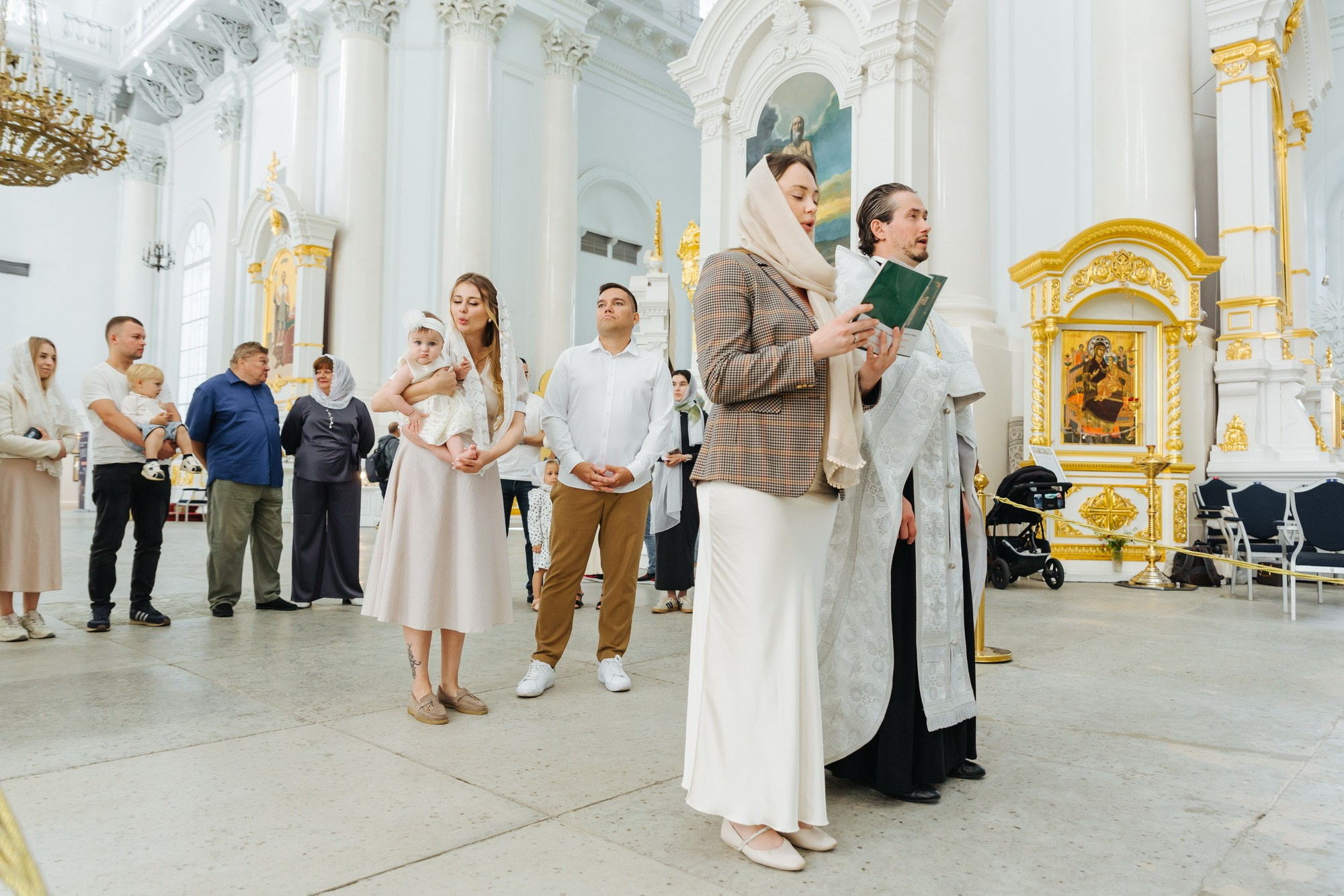 Смольный собор крещение сколько стоит, где провести крещение спб, душевный батюшка смольный собор, цена крестин, где покреститься взрослому