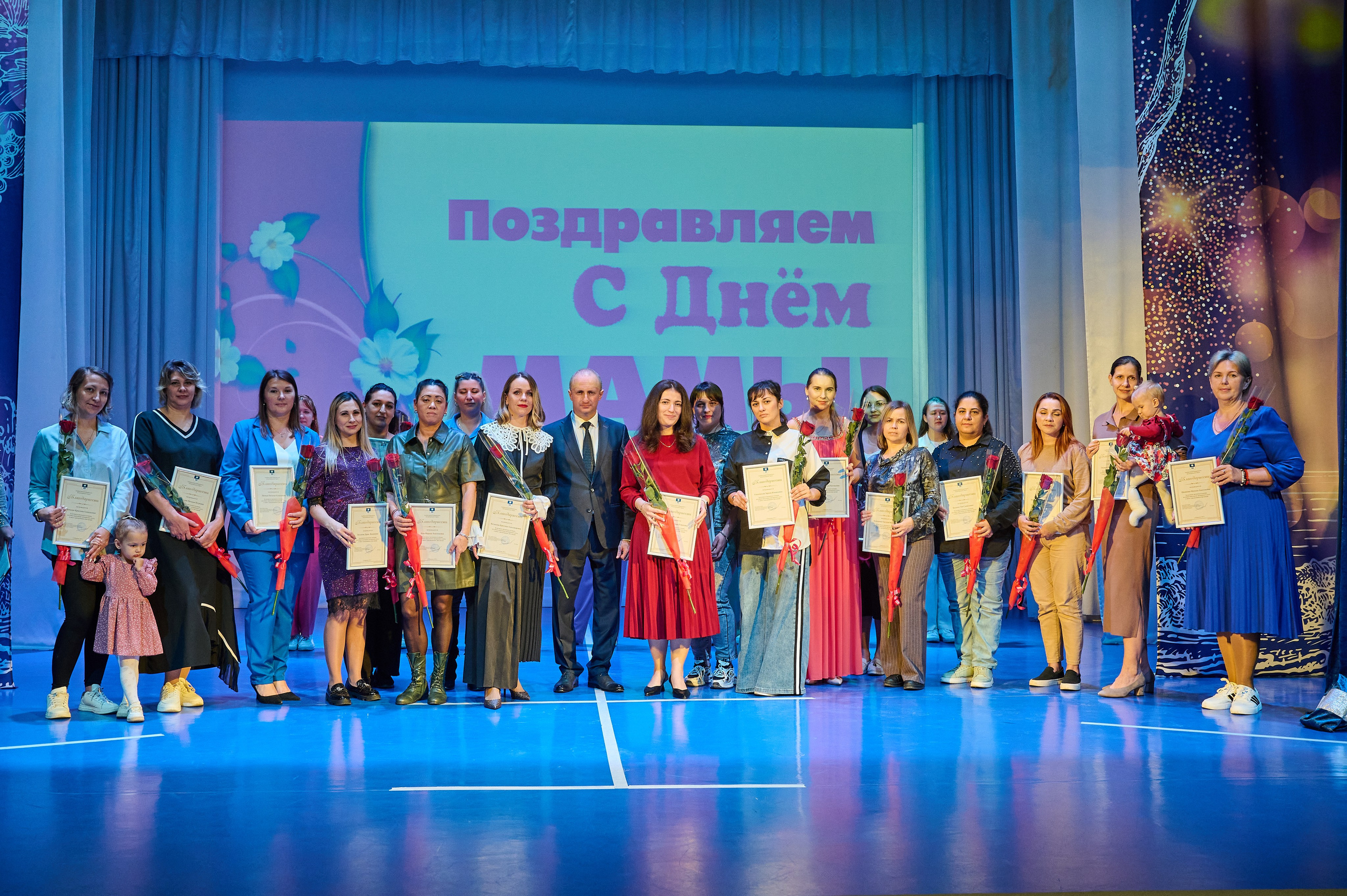 День матери Марьина Роща. Жизнь курорта Кабардинка в фотографиях