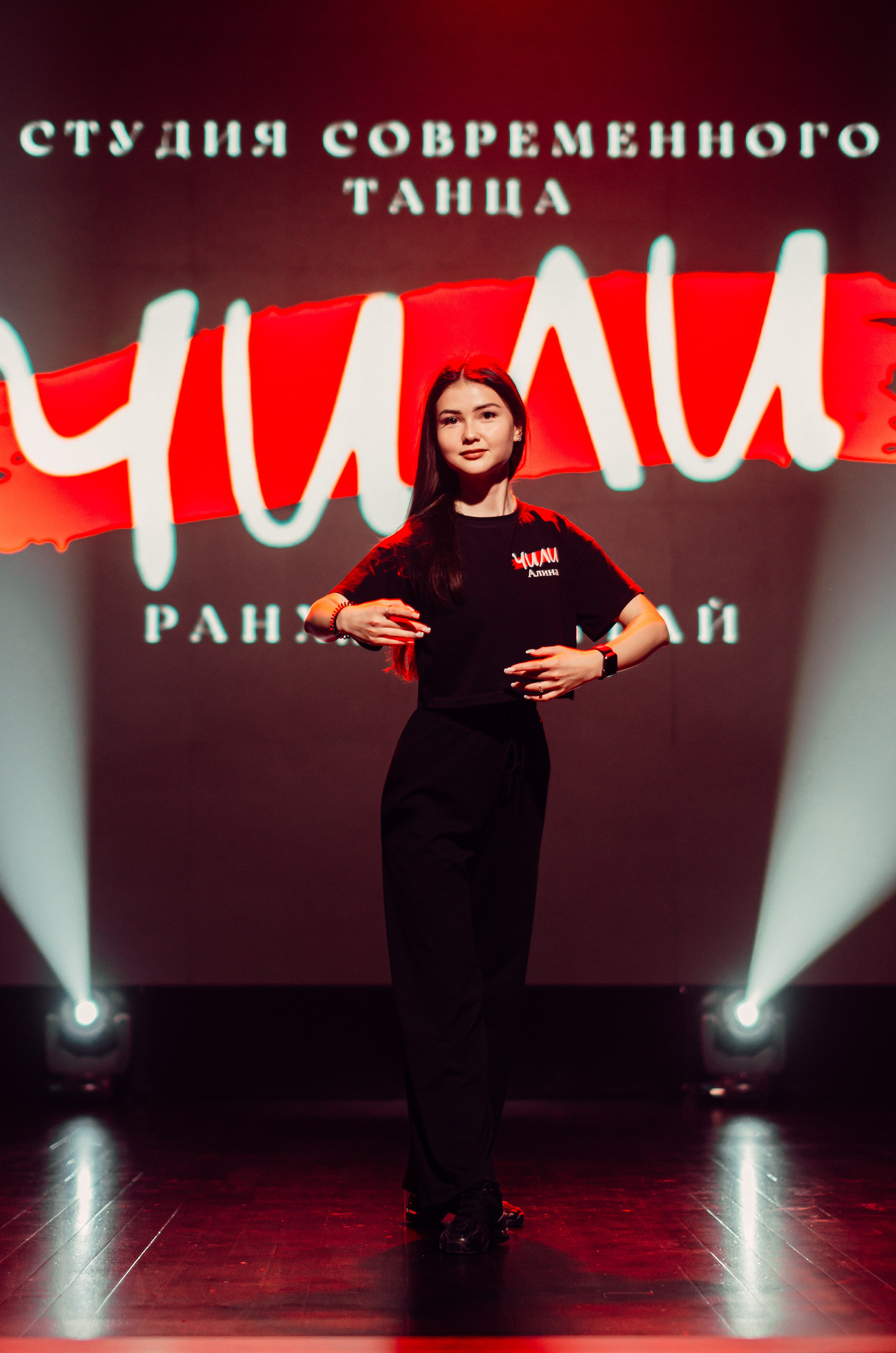 Групповая фотосъемка танцевального коллектива. Денисова Аля — фотограф для парных съемок и индивидуальных историй в Барнауле