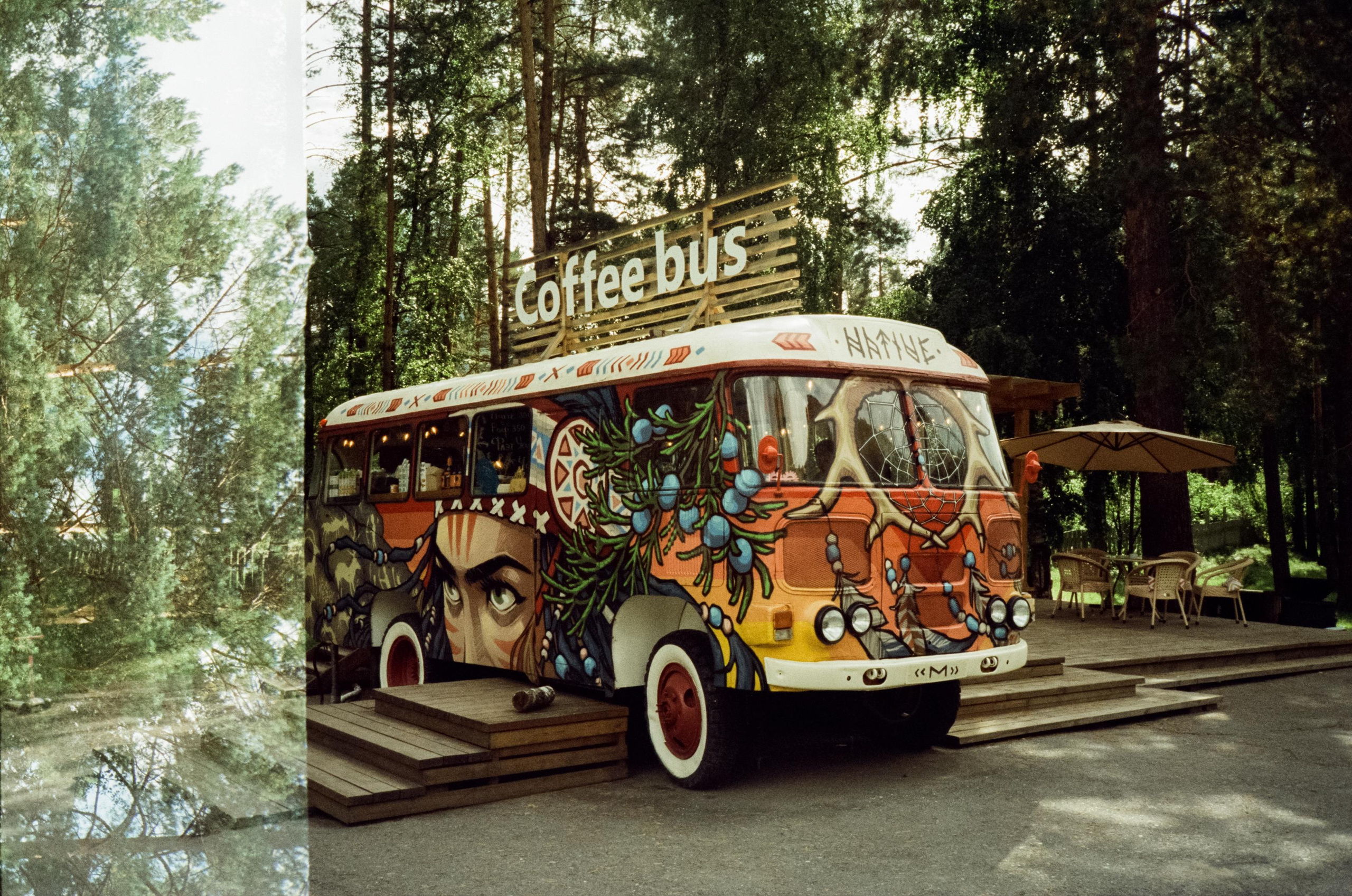 Coffee bus на Чемальском тракте и база Голубые озера. Фотограф-документалист Мария Осокина