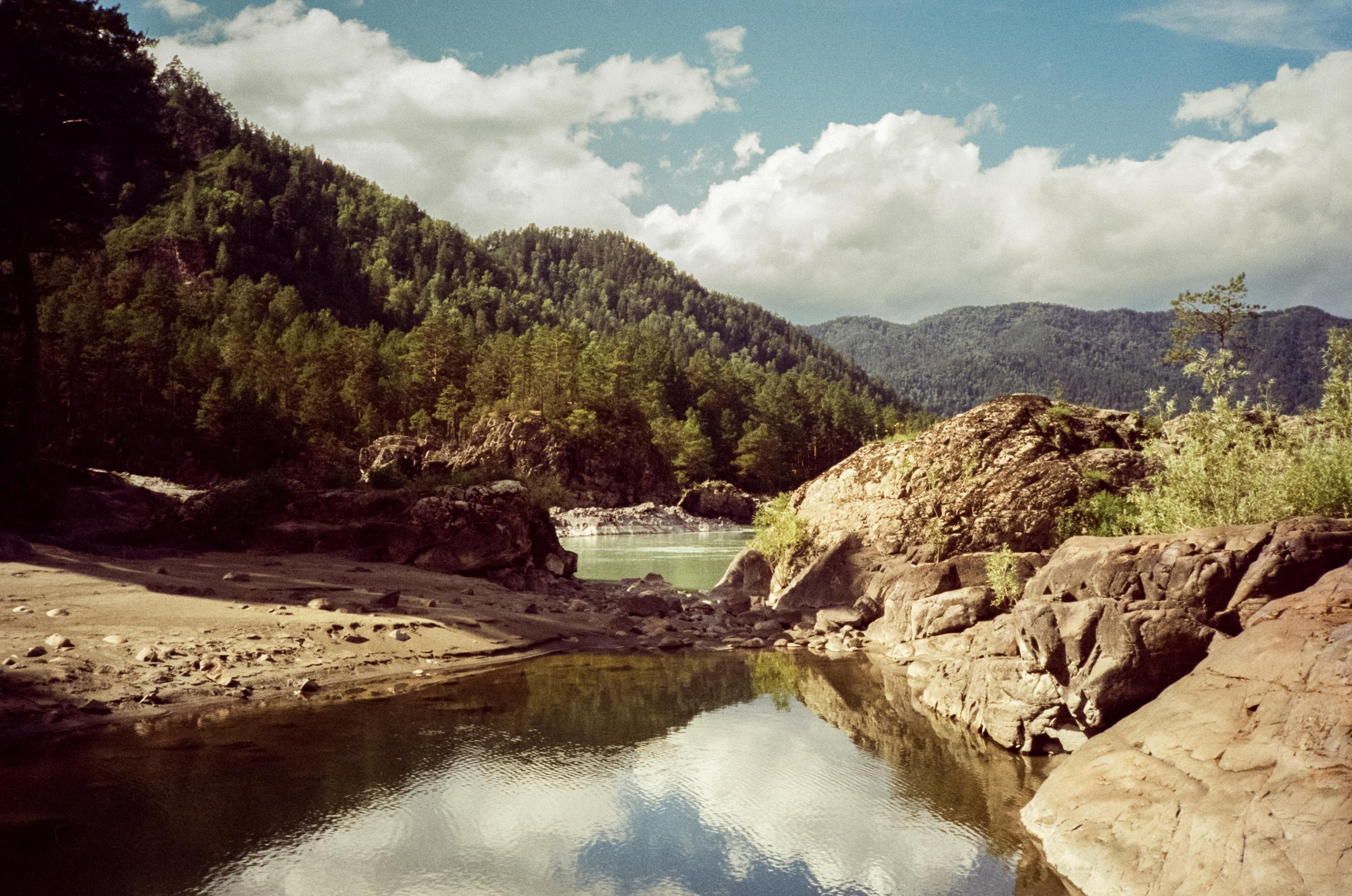 База Благодать на реке Куюм и Кедровый остров на Катуни. Фотограф-документалист Мария Осокина