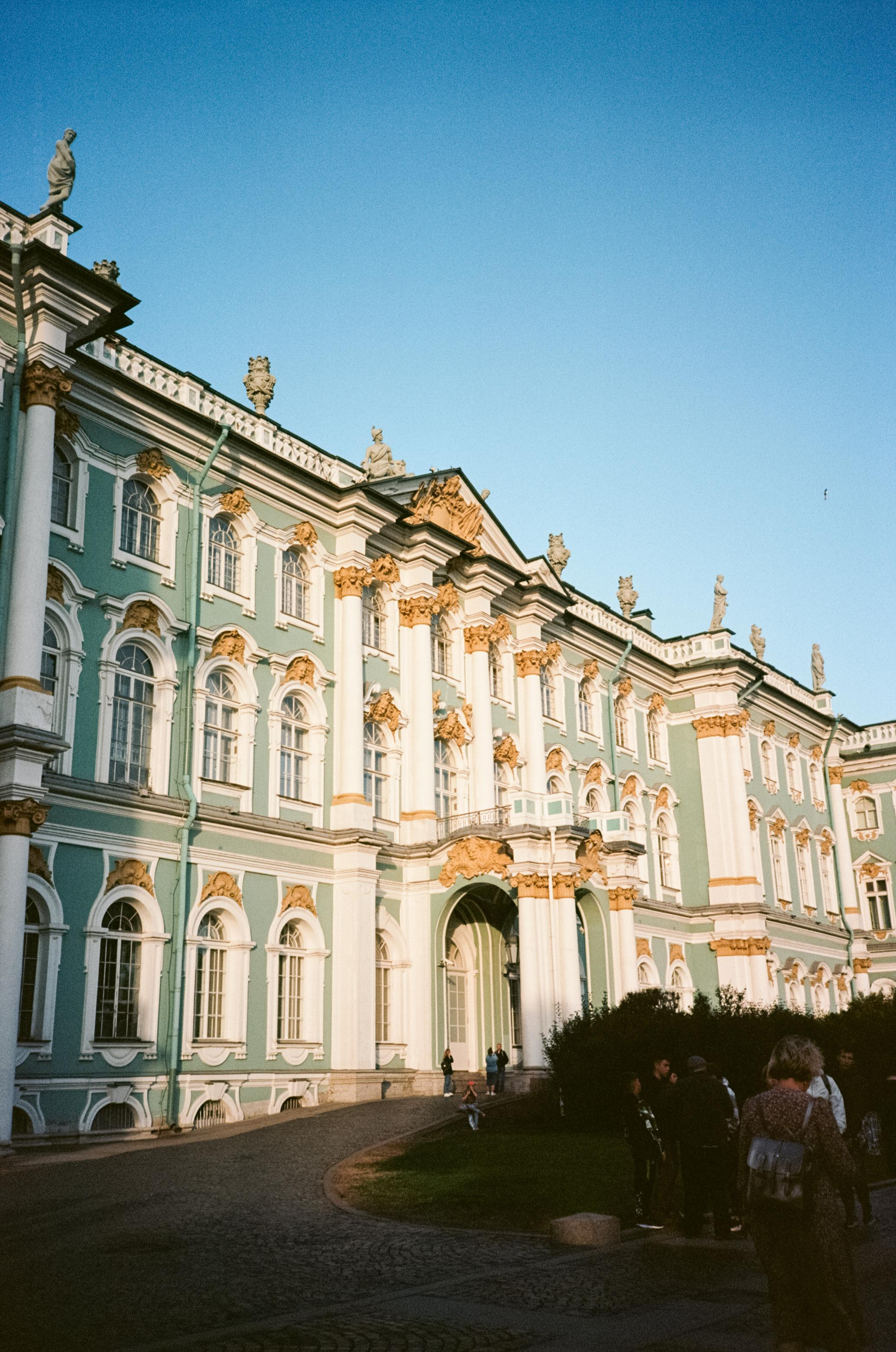 Праздничный Санкт-Петербург. Исаакиевский Собор, Эрмитаж и Нева. Фотограф-документалист Мария Осокина
