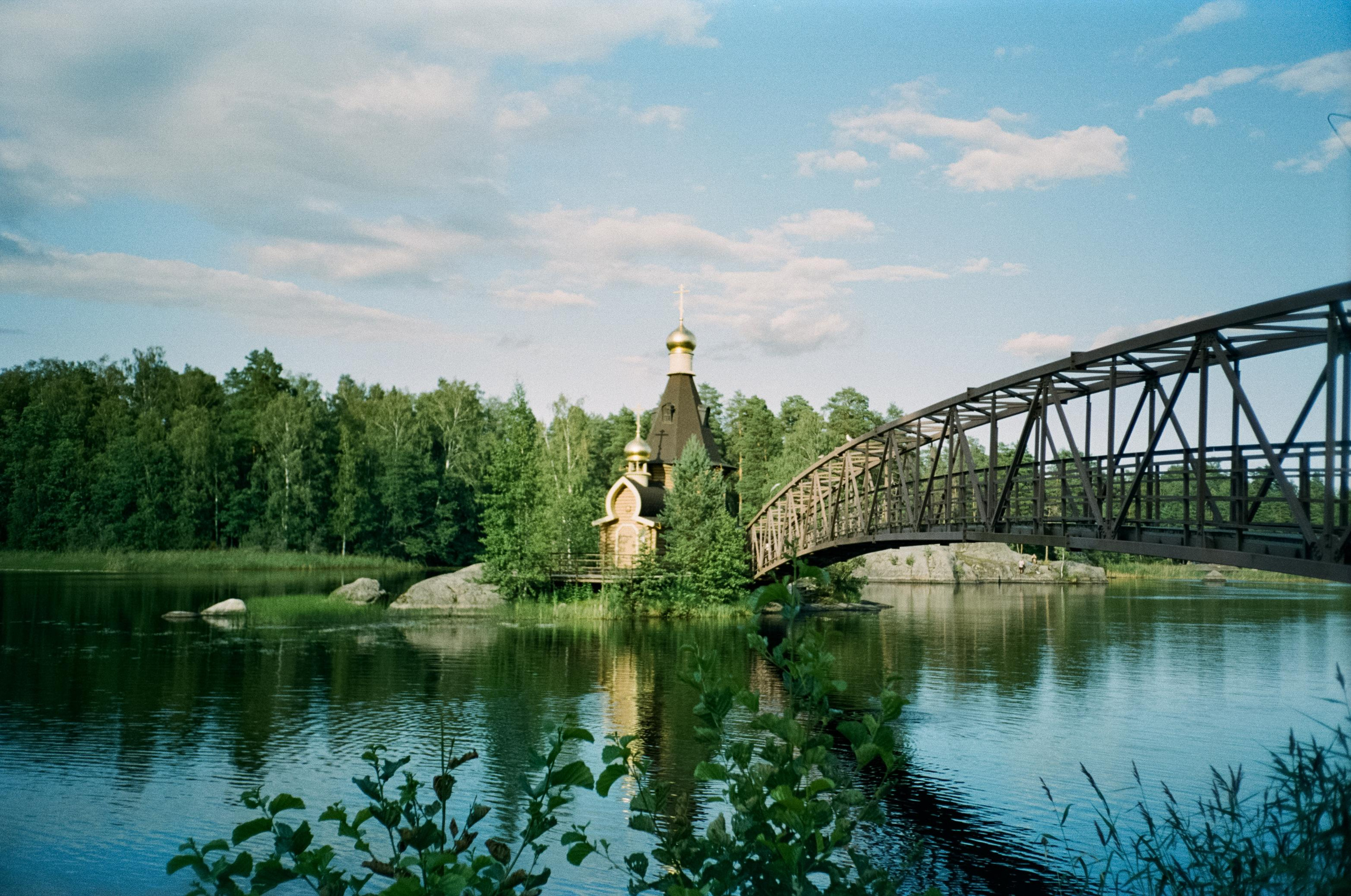 Храм Андрея Первозванного на Вуоксе и лютеранская кирха в Мельникове. Фотограф-документалист Мария Осокина