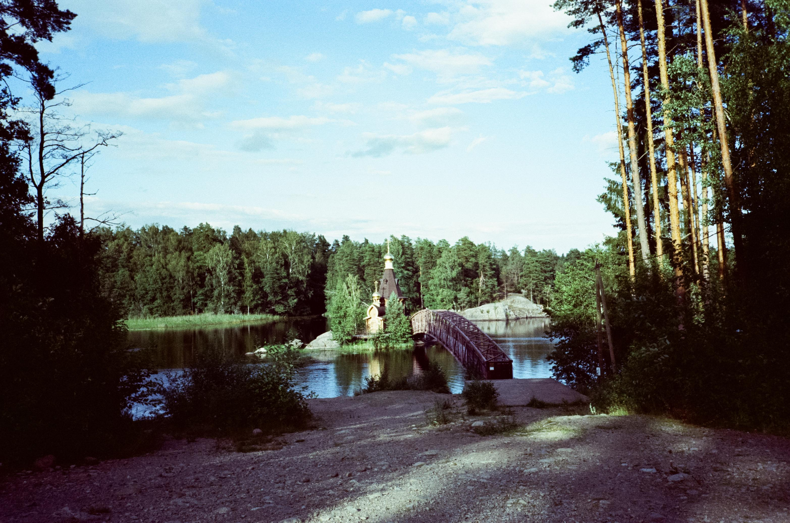 Храм Андрея Первозванного на Вуоксе и лютеранская кирха в Мельникове. Фотограф-документалист Мария Осокина