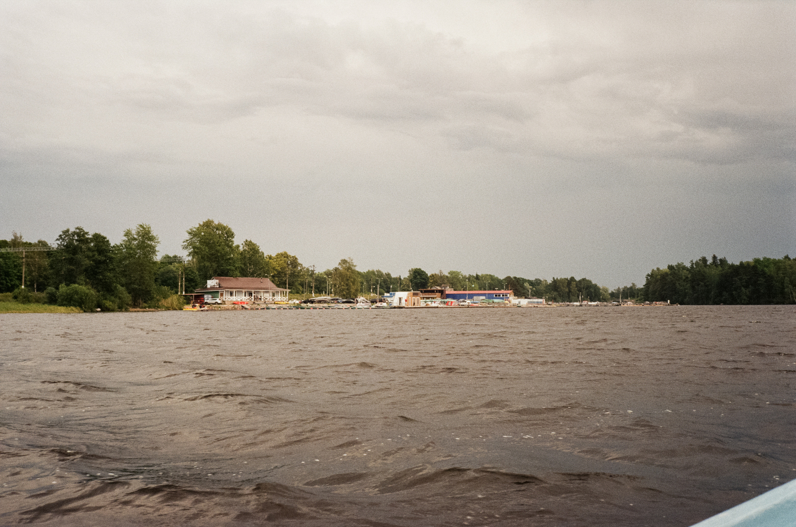 На моторке по реке Вуокса. Лодочная станция Вуокса-спорт. Фотограф-документалист Мария Осокина
