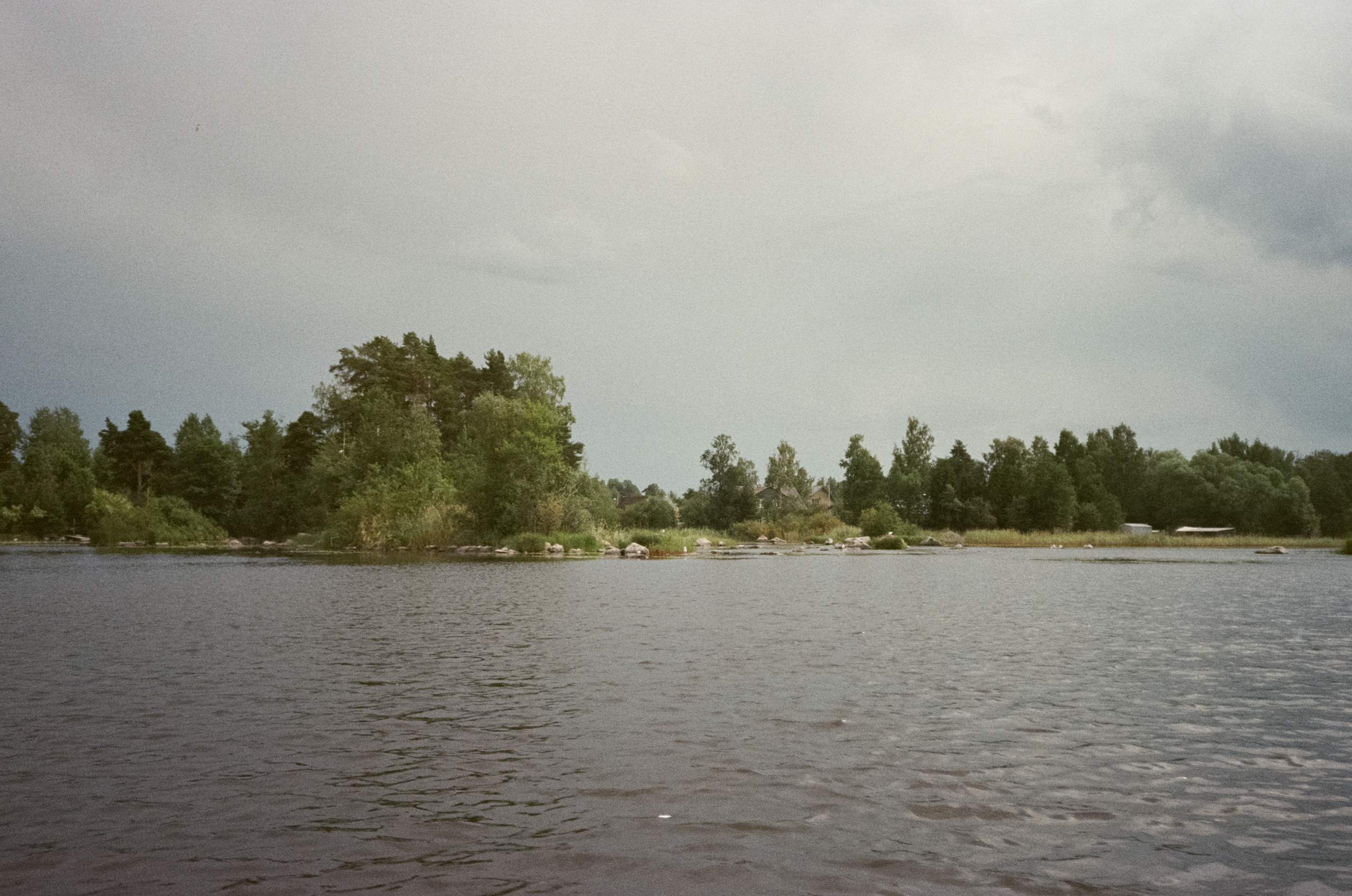 На моторке по реке Вуокса. Лодочная станция Вуокса-спорт. Фотограф-документалист Мария Осокина