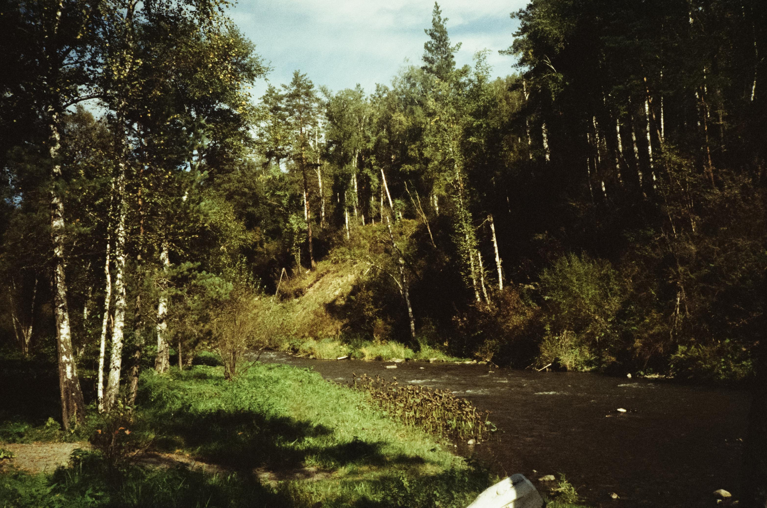 Дорога вдоль горной реки Куюм и база Благодать. Фотограф-документалист Мария Осокина