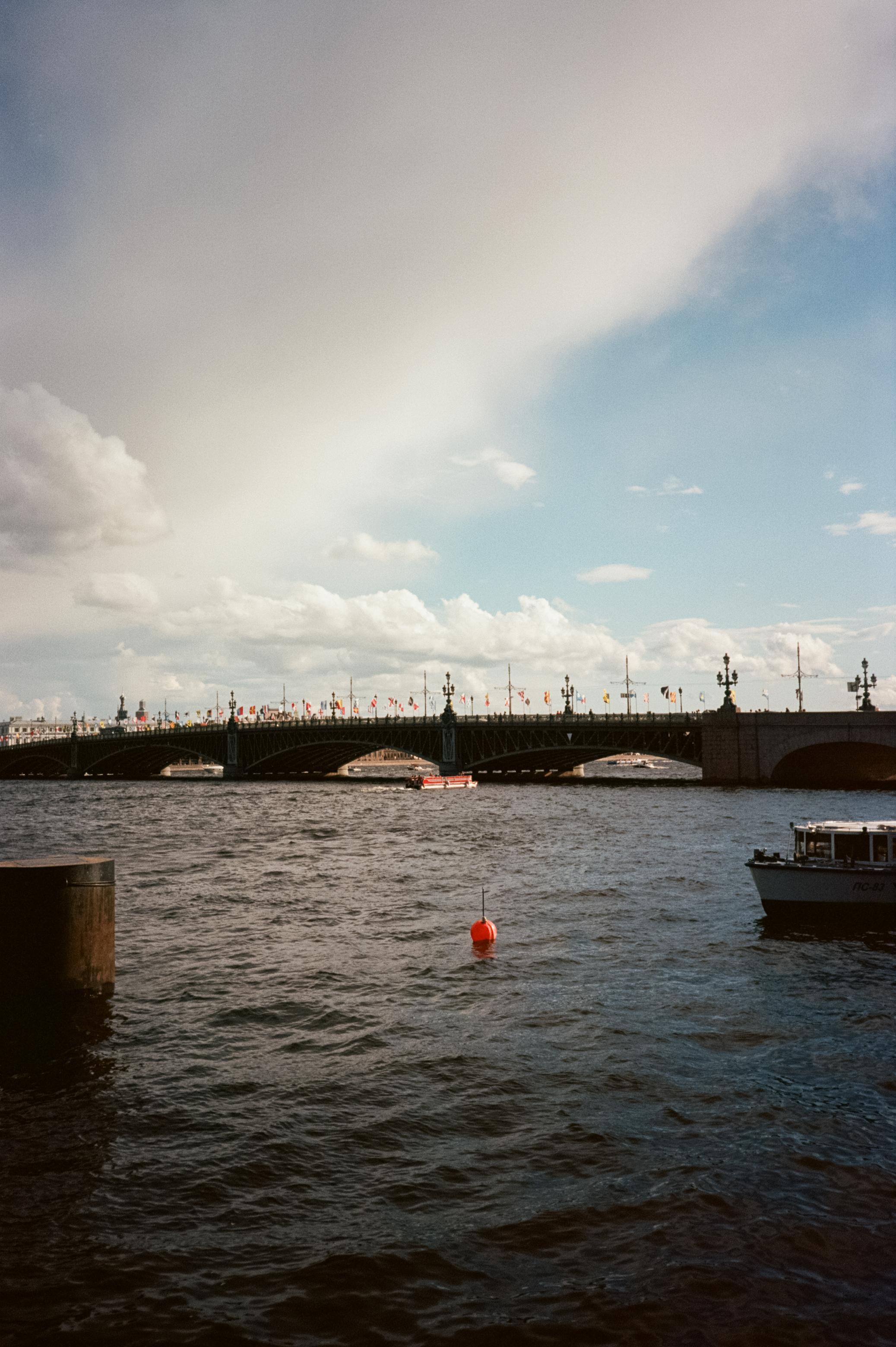 Питер. Крейсер Аврора и набережная Невы накануне дня ВМФ. Фотограф-документалист Мария Осокина