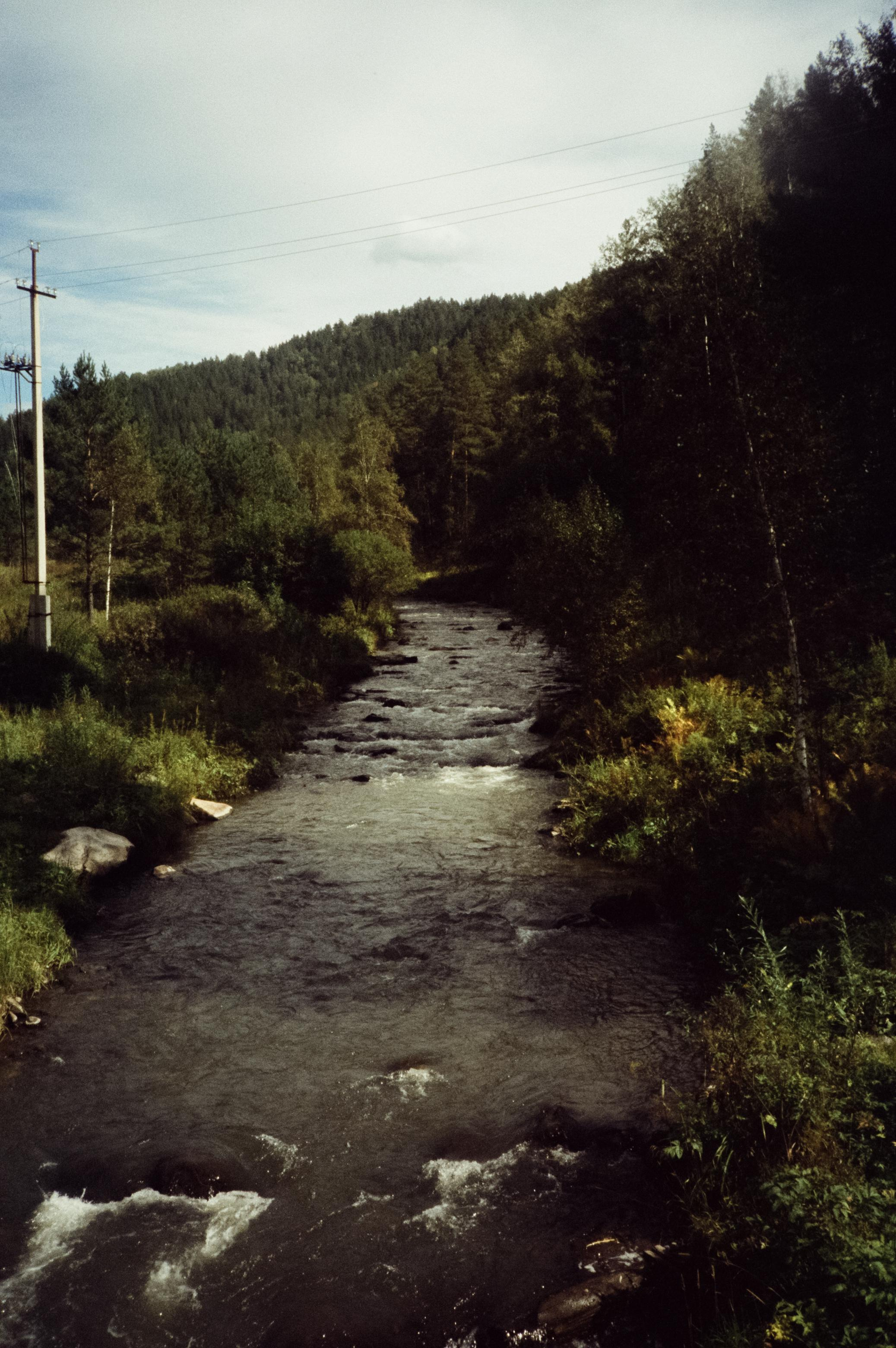 Дорога вдоль горной реки Куюм и база Благодать. Фотограф-документалист Мария Осокина