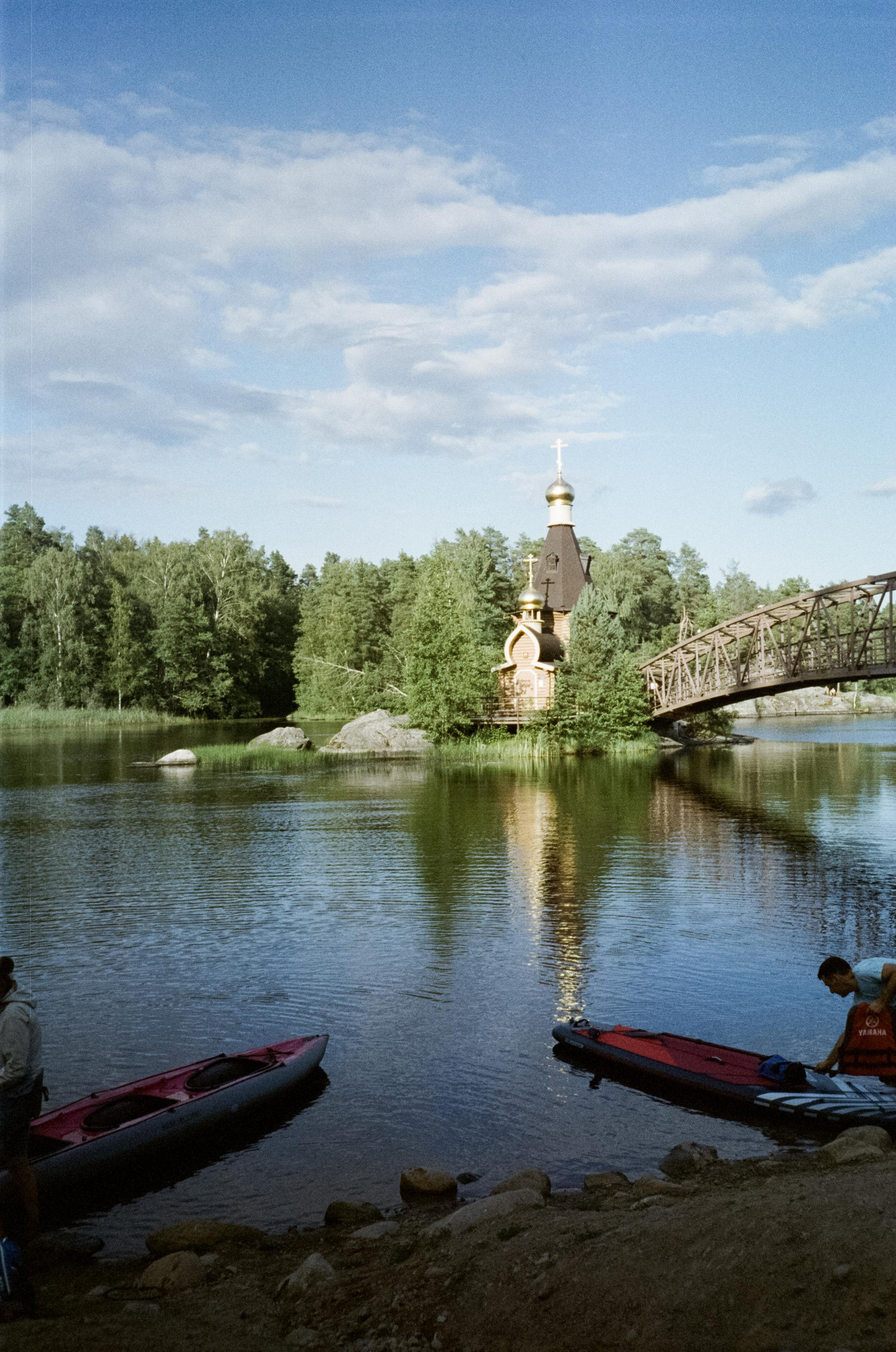 Храм Андрея Первозванного на Вуоксе и лютеранская кирха в Мельникове. Фотограф-документалист Мария Осокина