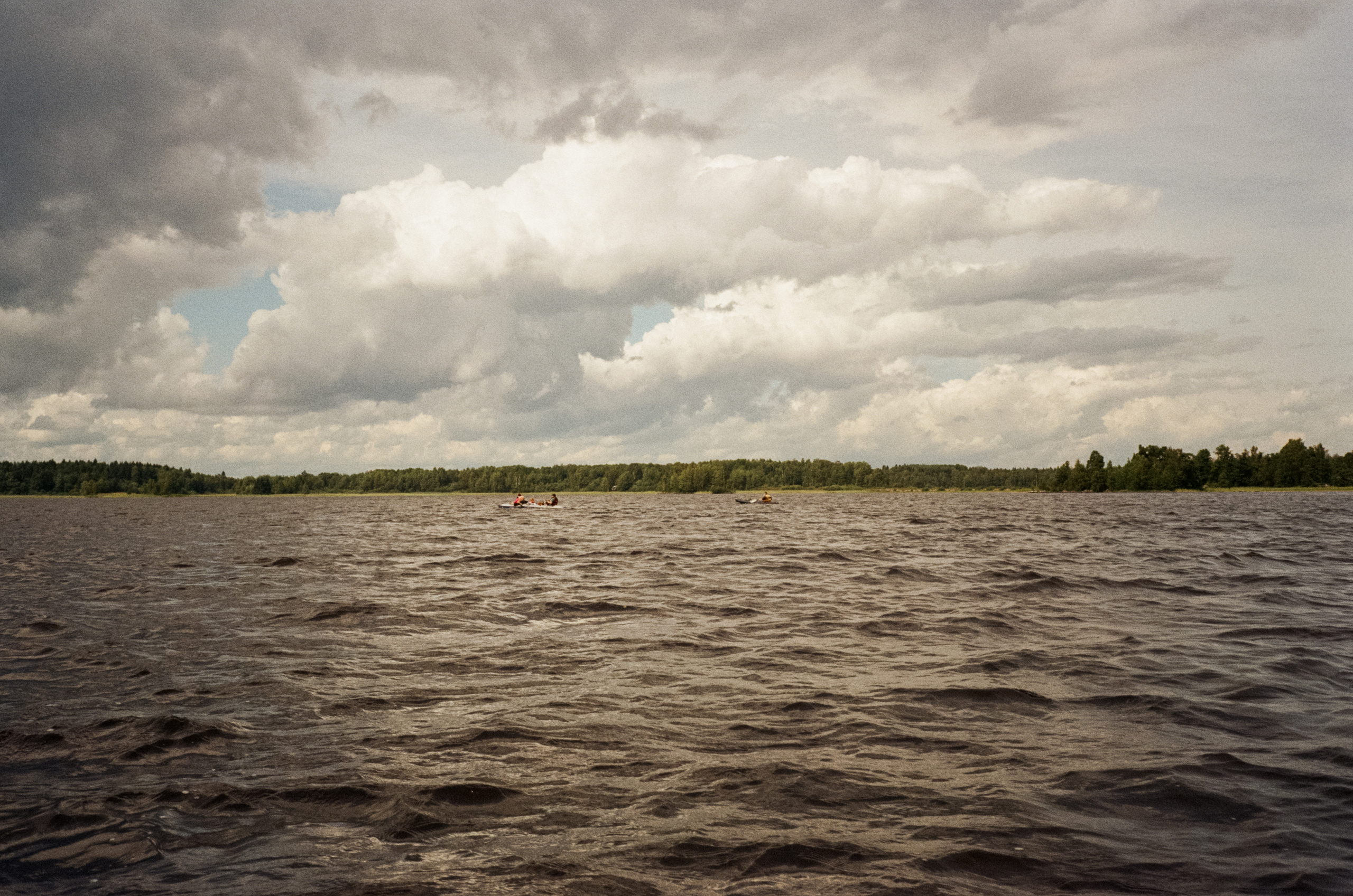 На моторке по реке Вуокса. Лодочная станция Вуокса-спорт. Фотограф-документалист Мария Осокина