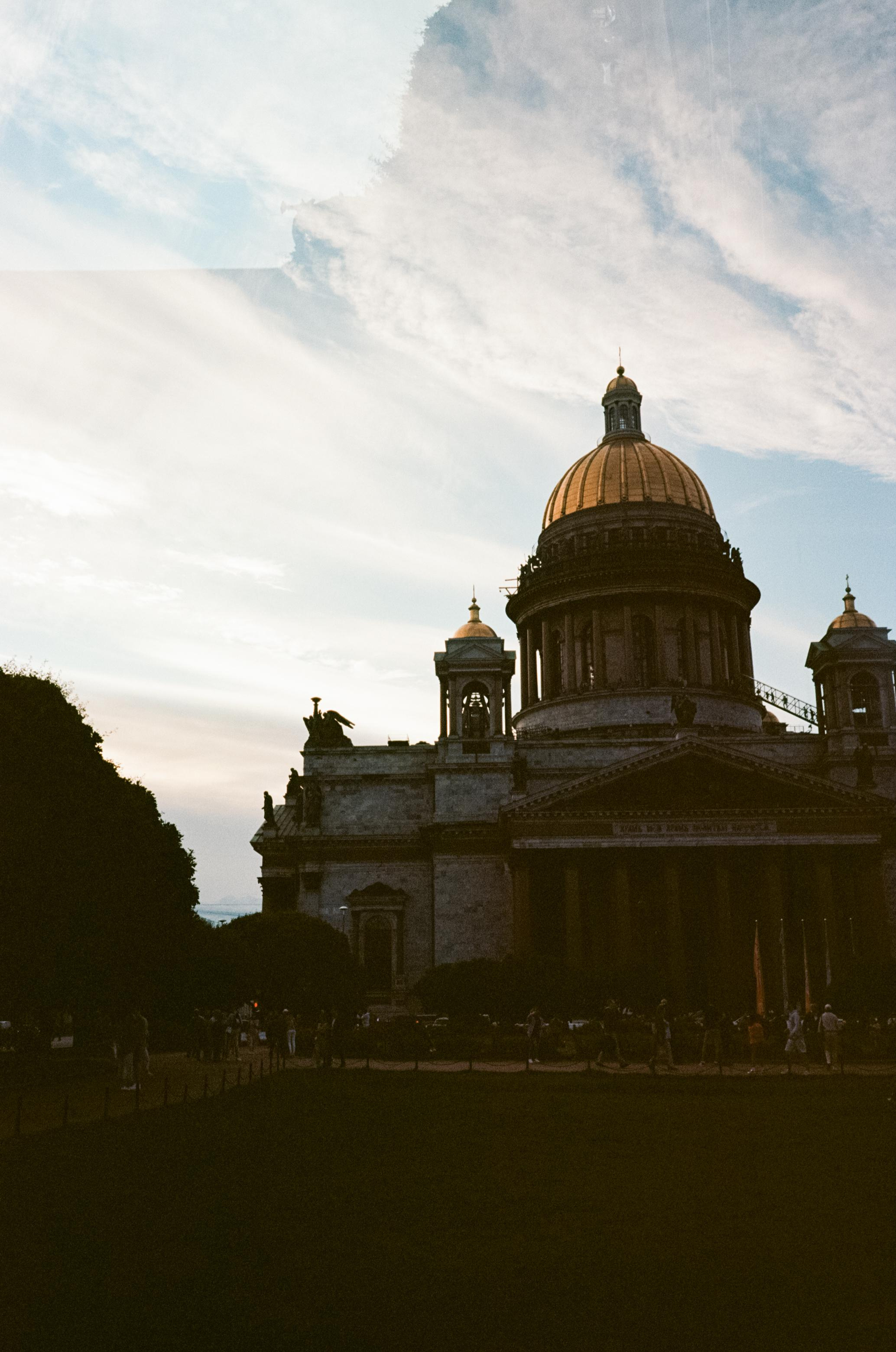 Праздничный Санкт-Петербург. Исаакиевский Собор, Эрмитаж и Нева. Фотограф-документалист Мария Осокина
